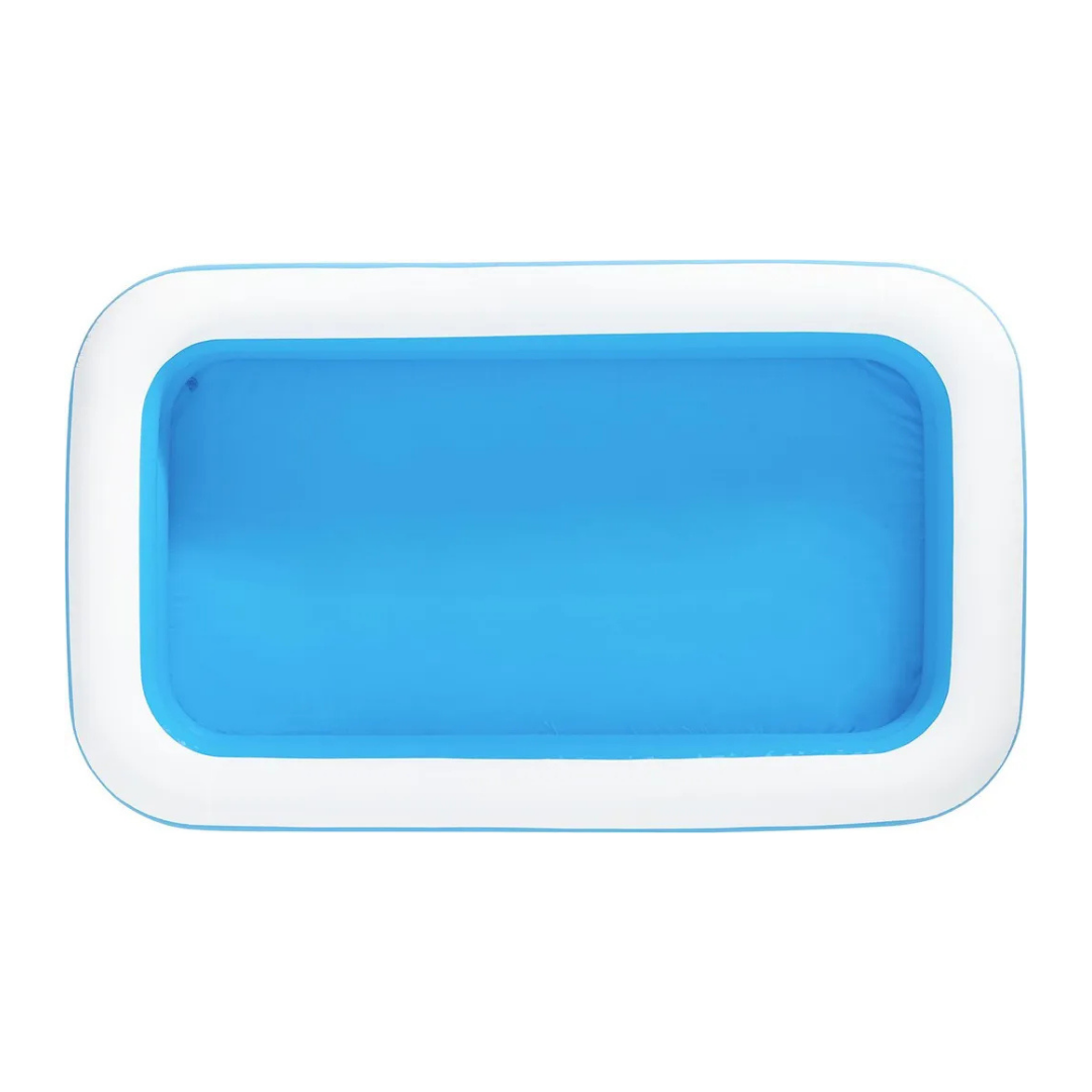 Ein aufblasbarer Pool mit blauem Wasser und weißem Rand.