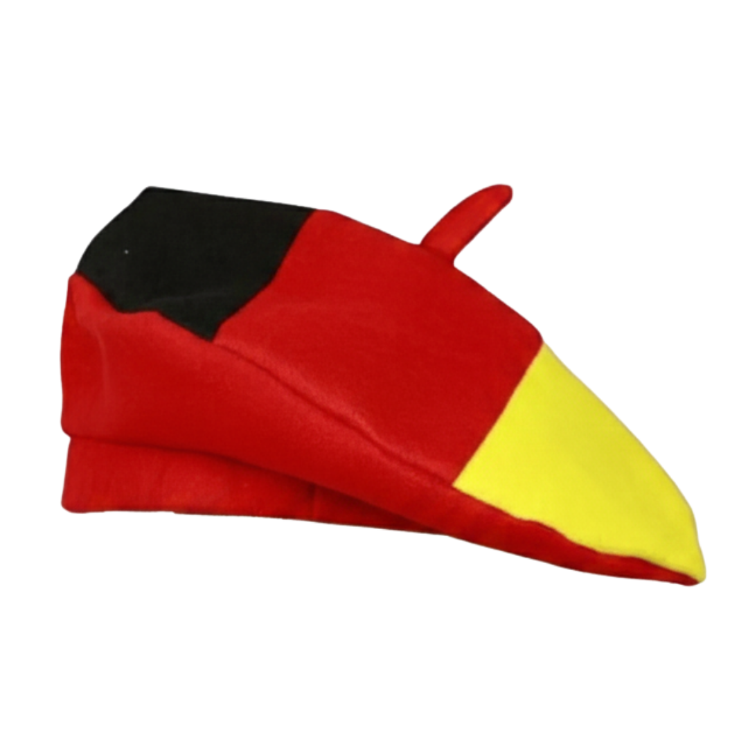 Ein roter Hut mit gelber und schwarzer Spitze, der die deutschen Farben zeigt.