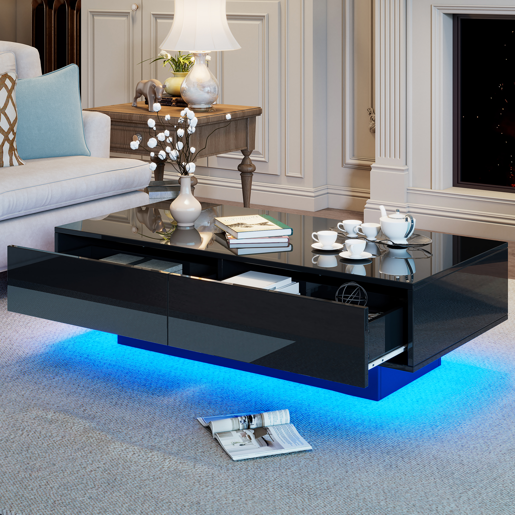Moderner schwarzer Couchtisch mit LED-Beleuchtung, Büchern, Geschirr und einer Vase.