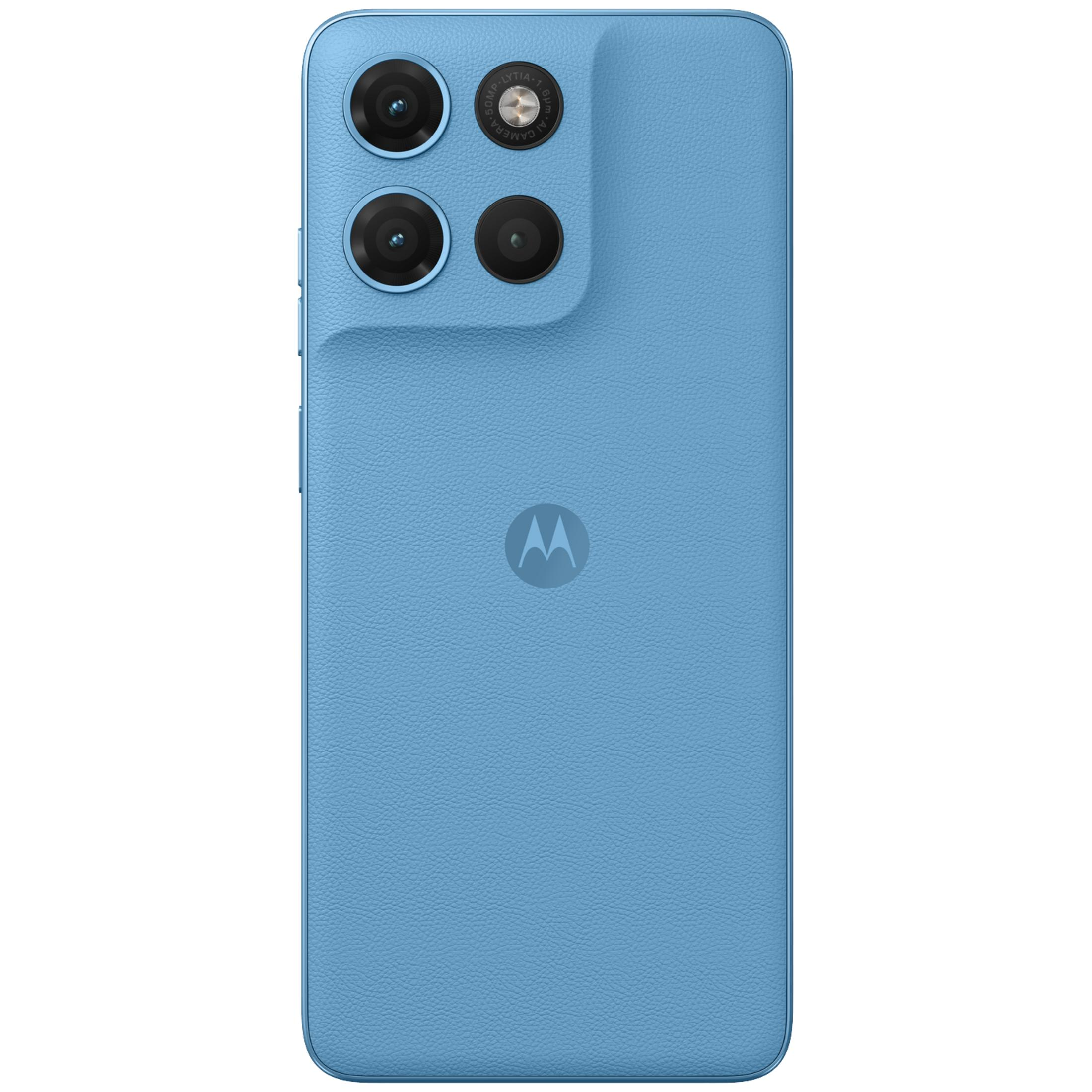 Rückseite eines blauen Smartphones mit drei Kameras und Motorola-Logo.