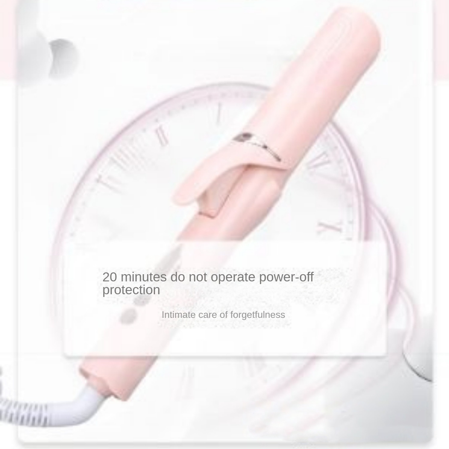 Ein rosa Lockenstab liegt vor einer Uhr. Text über den Schutz vor Stromausfall.