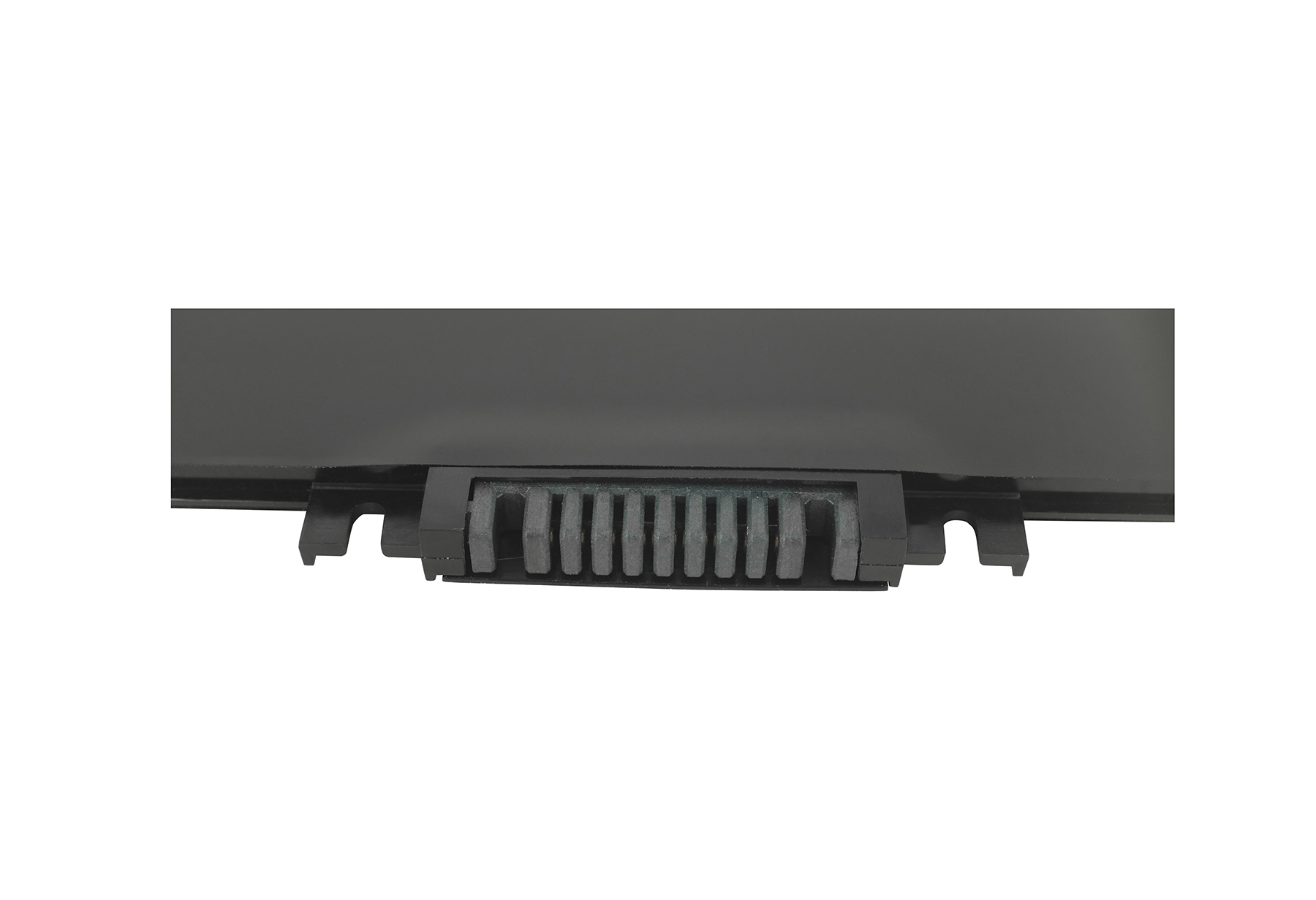 Nahaufnahme eines schwarzen Laptop-Akkusteckers mit mehreren Pins.