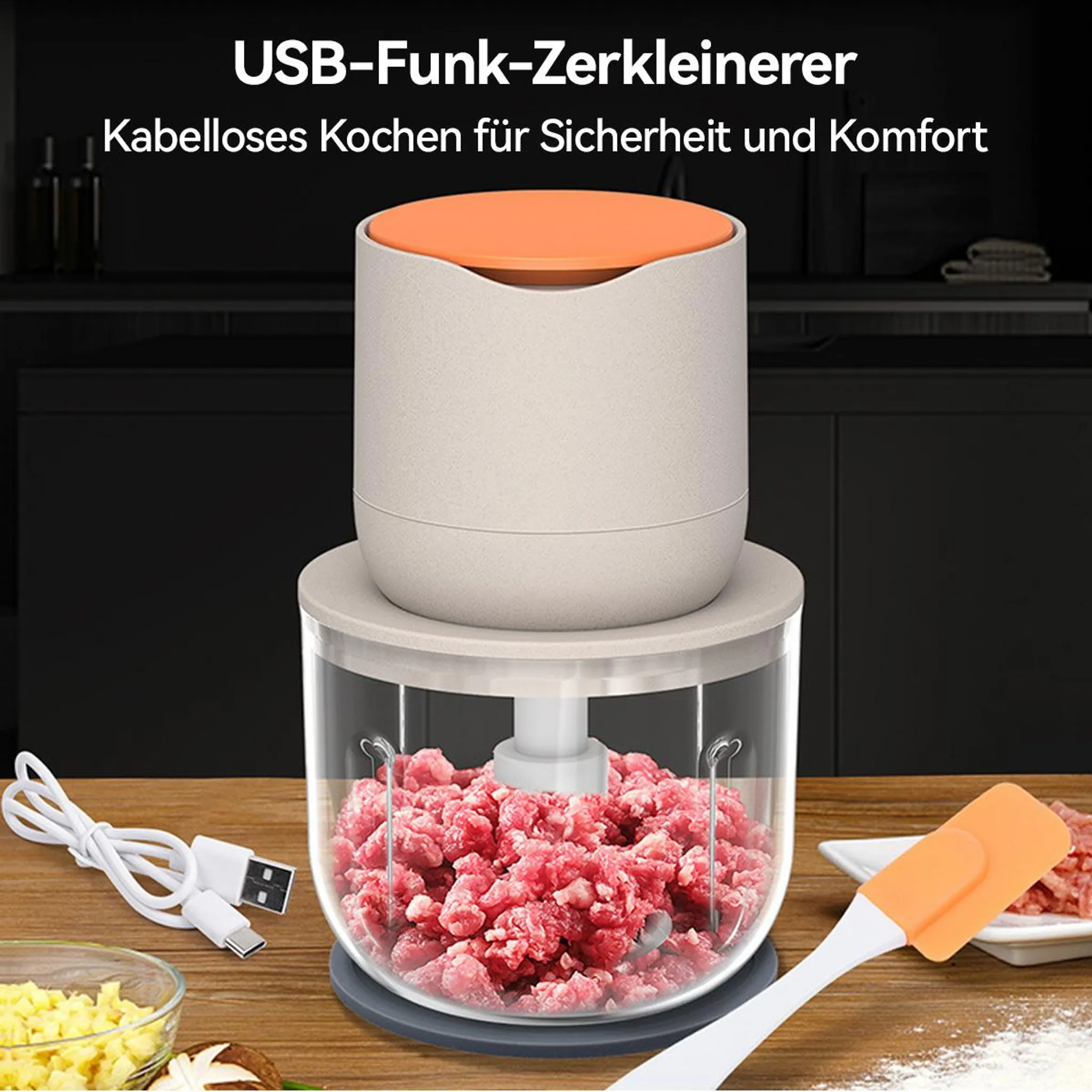 Ein kabelloser Fleischwolf mit USB-Kabel, Spatel und gehacktem Fleisch.