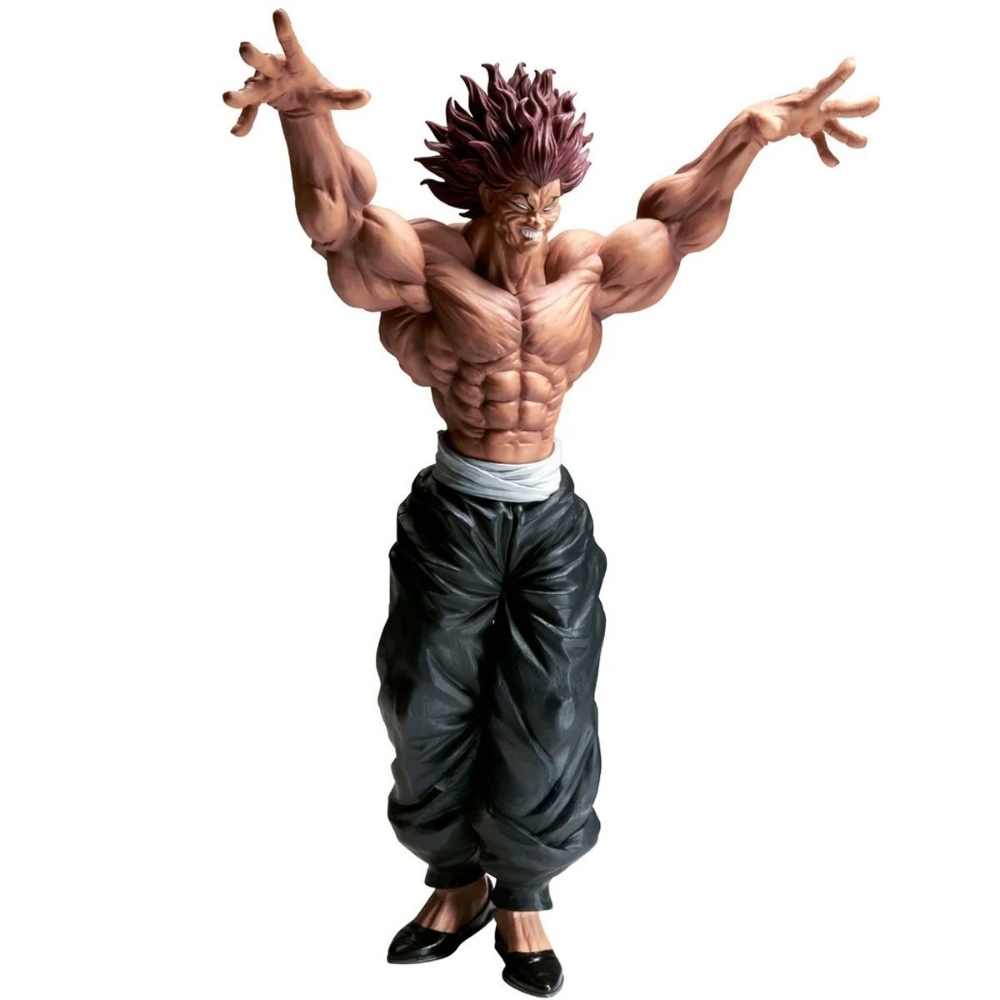 Action figure muscolosa con capelli rossi, pantaloni neri e bende bianche, braccia alzate.