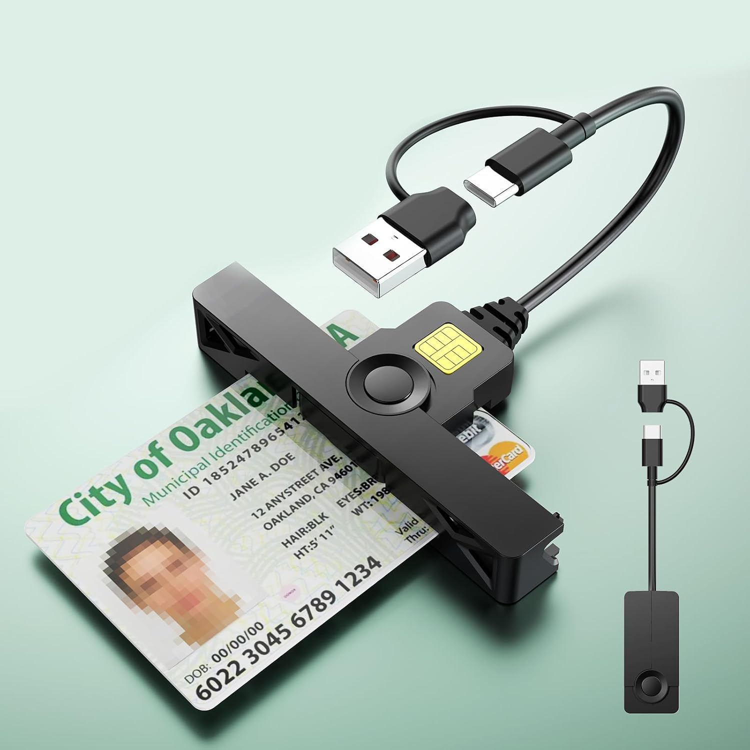 Ein Kartenleser mit USB-C- und USB-A-Kabeln hält eine ID-Karte und eine Kreditkarte.