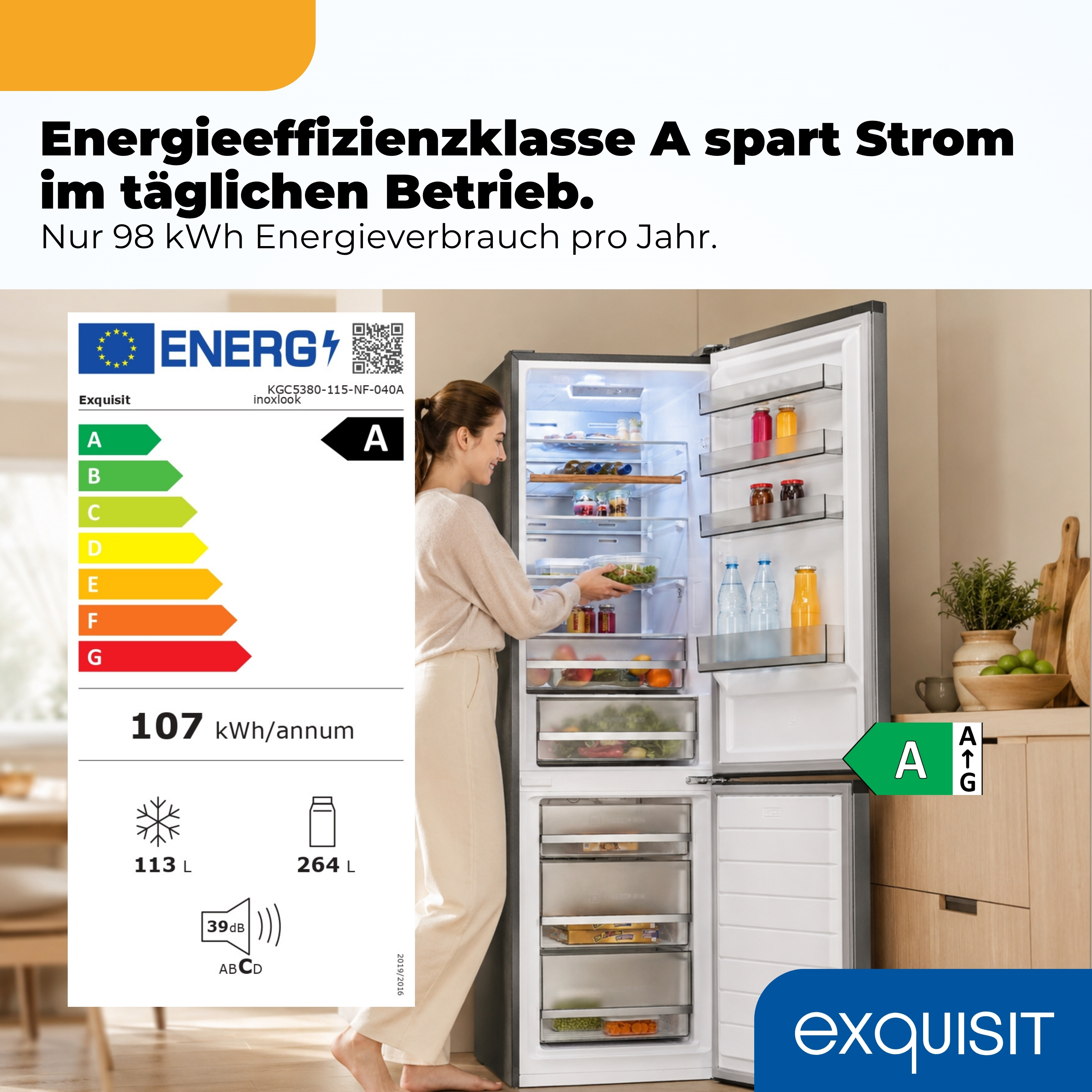 Frau öffnet einen Kühlschrank mit Energieeffizienzklasse A, Innenausstattung gut sichtbar.