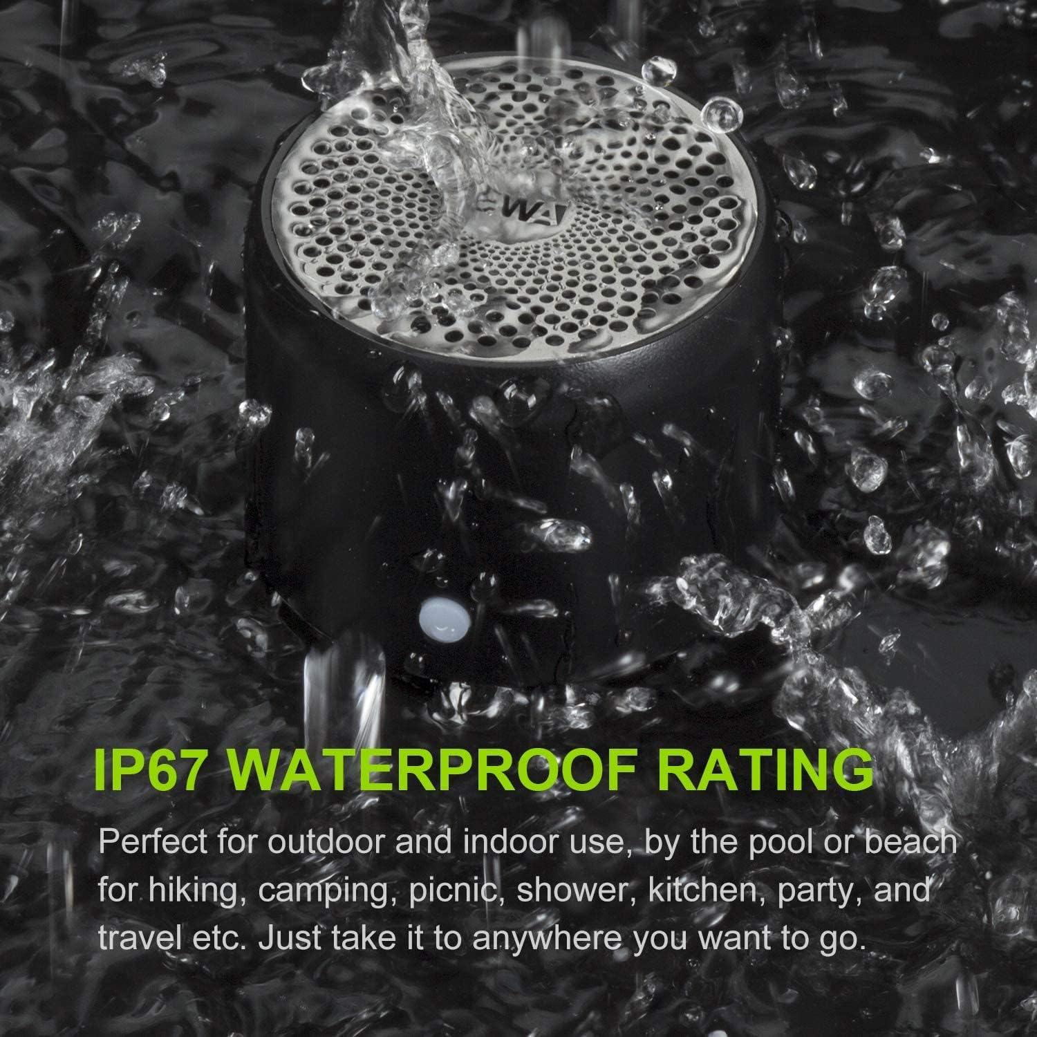 Schwarzer wasserdichter Lautsprecher mit Wasserspritzern. IP67 bewertet.