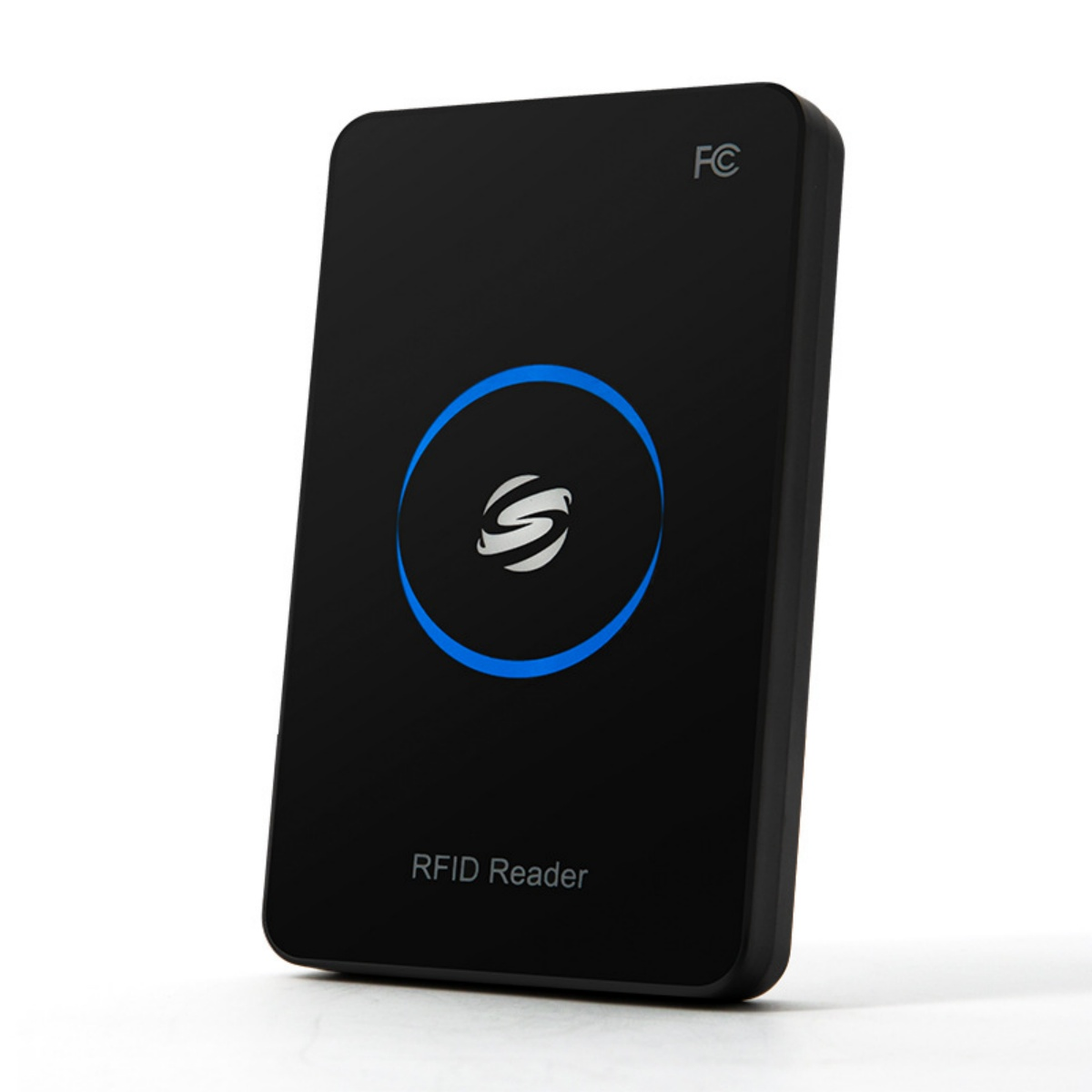 Ein schwarzes RFID-Lesegerät mit blauem Kreis und Logo.