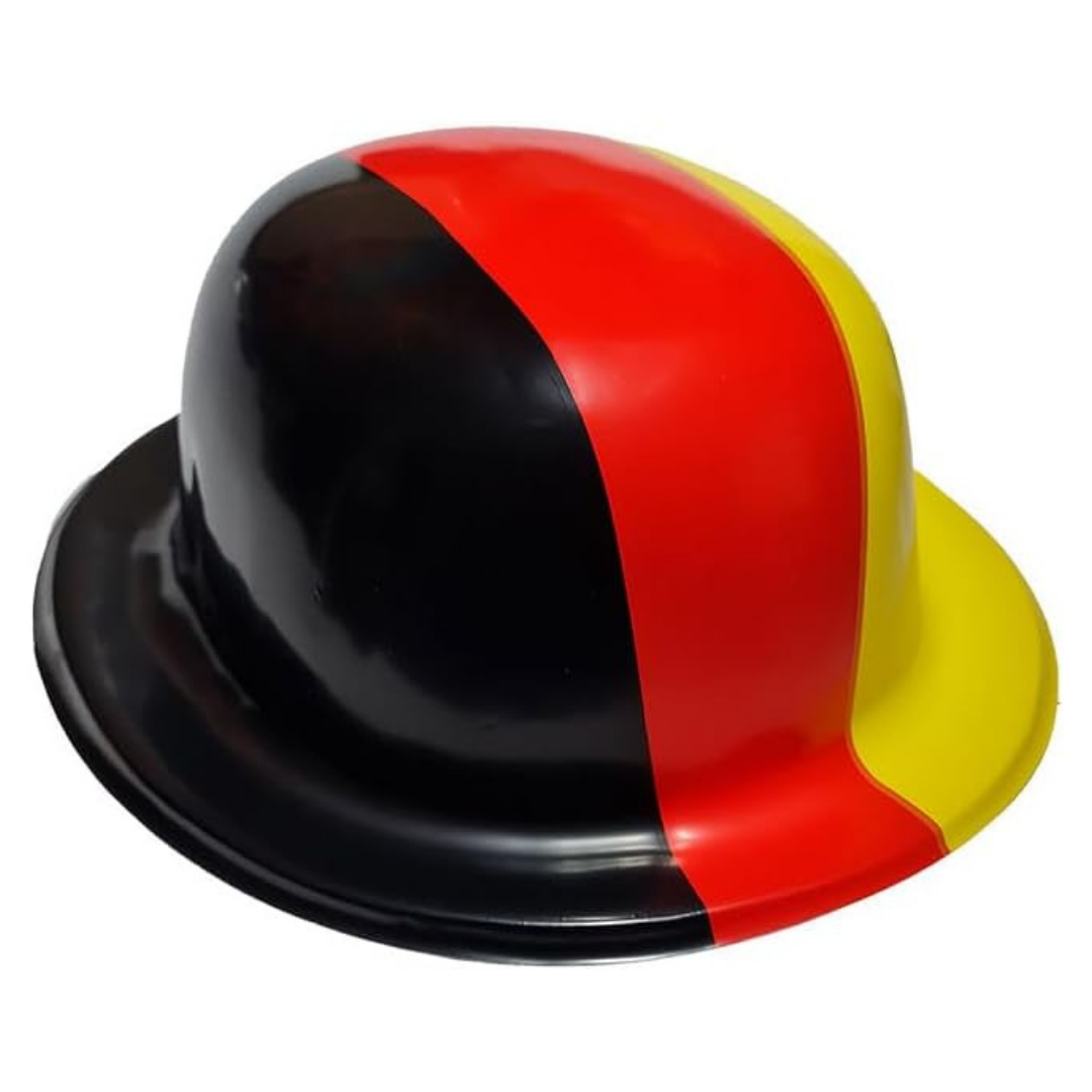 Ein Hut mit den Farben schwarz, rot und gelb, die Deutschland repräsentieren.