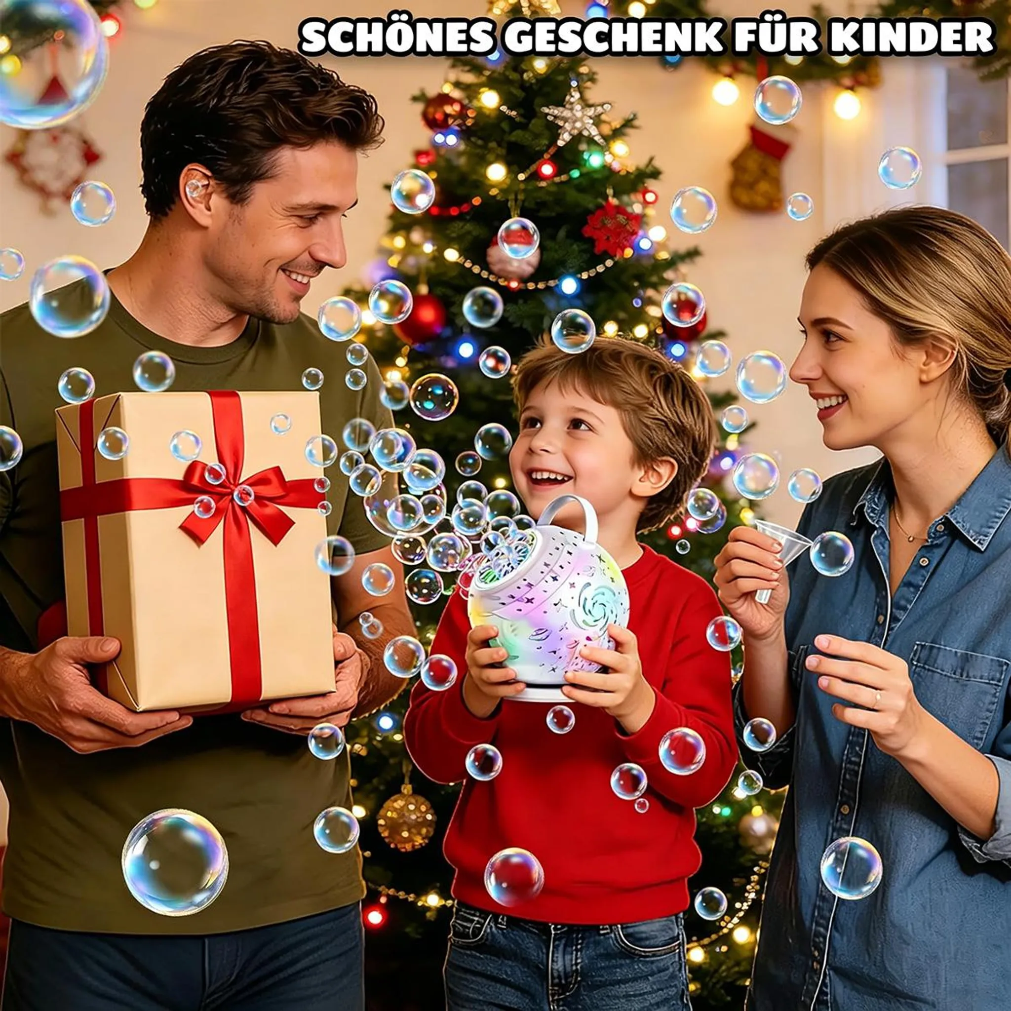 Familie mit Geschenk und Seifenblasen vor Weihnachtsbaum.