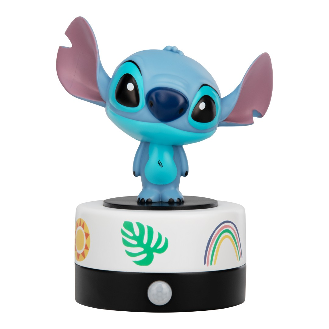 Niebieska figurka Stitch stoi na białej podstawie z kolorowymi grafikami i czujnikiem ruchu.