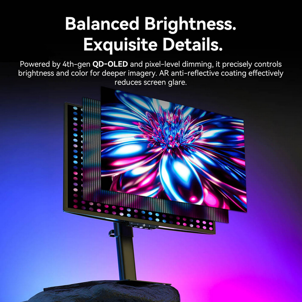 Un monitor que muestra una flor azul y rosa en pantalla.