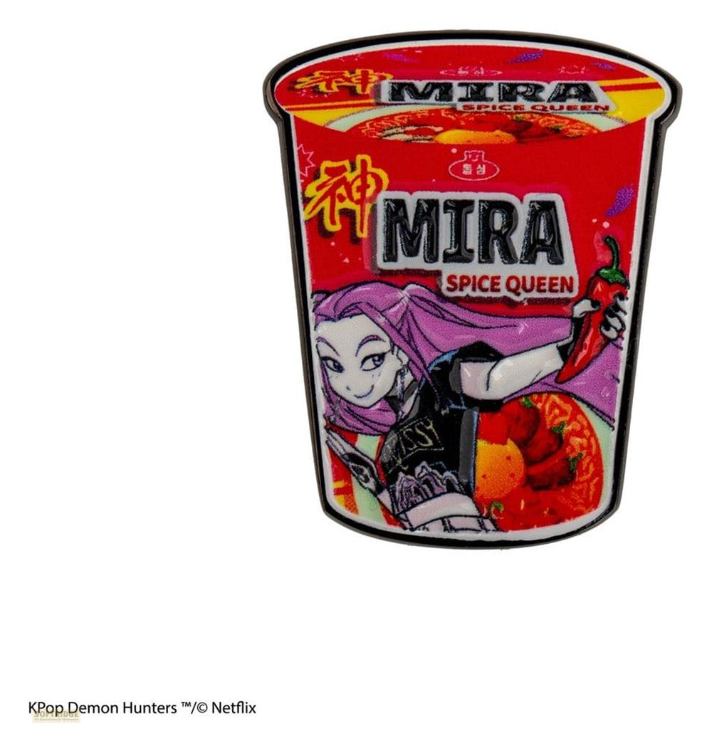Eine rote Tasse mit der Aufschrift "MIRA SPICE QUEEN" und einer Anime-Figur.