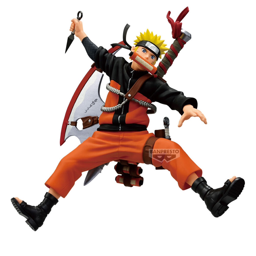 Statua di Naruto in salto, con kunai e spada, indossa pantaloni arancioni e giacca nera.