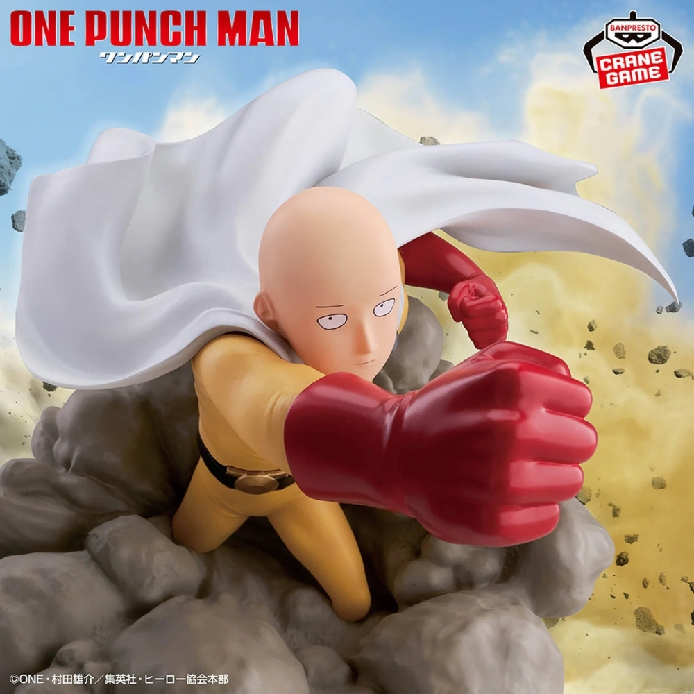 Saitama di One Punch Man in posa dinamica, con tuta gialla e guanti rossi.