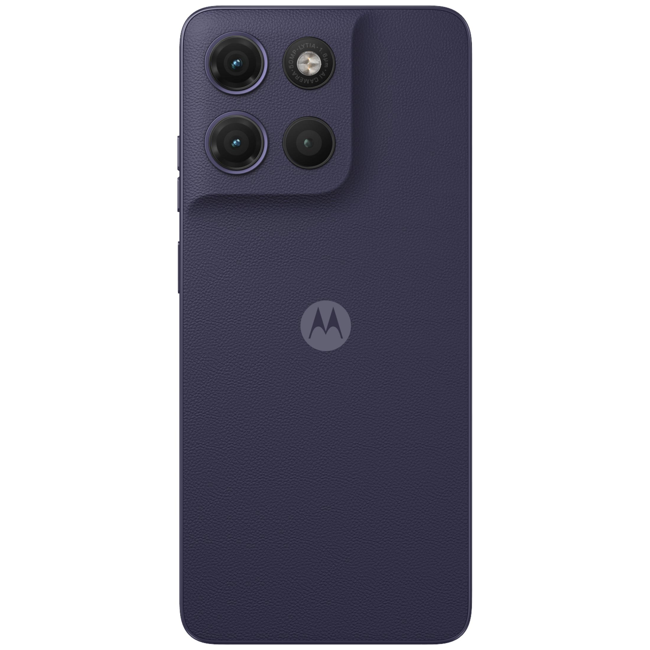 Retro di uno smartphone blu scuro con tre fotocamere e logo Motorola.