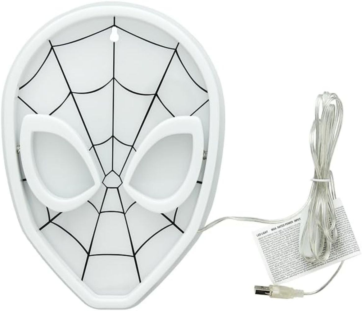 Biała lampka maska Spidermana z czarnym wzorem pajęczyny i kablem USB.