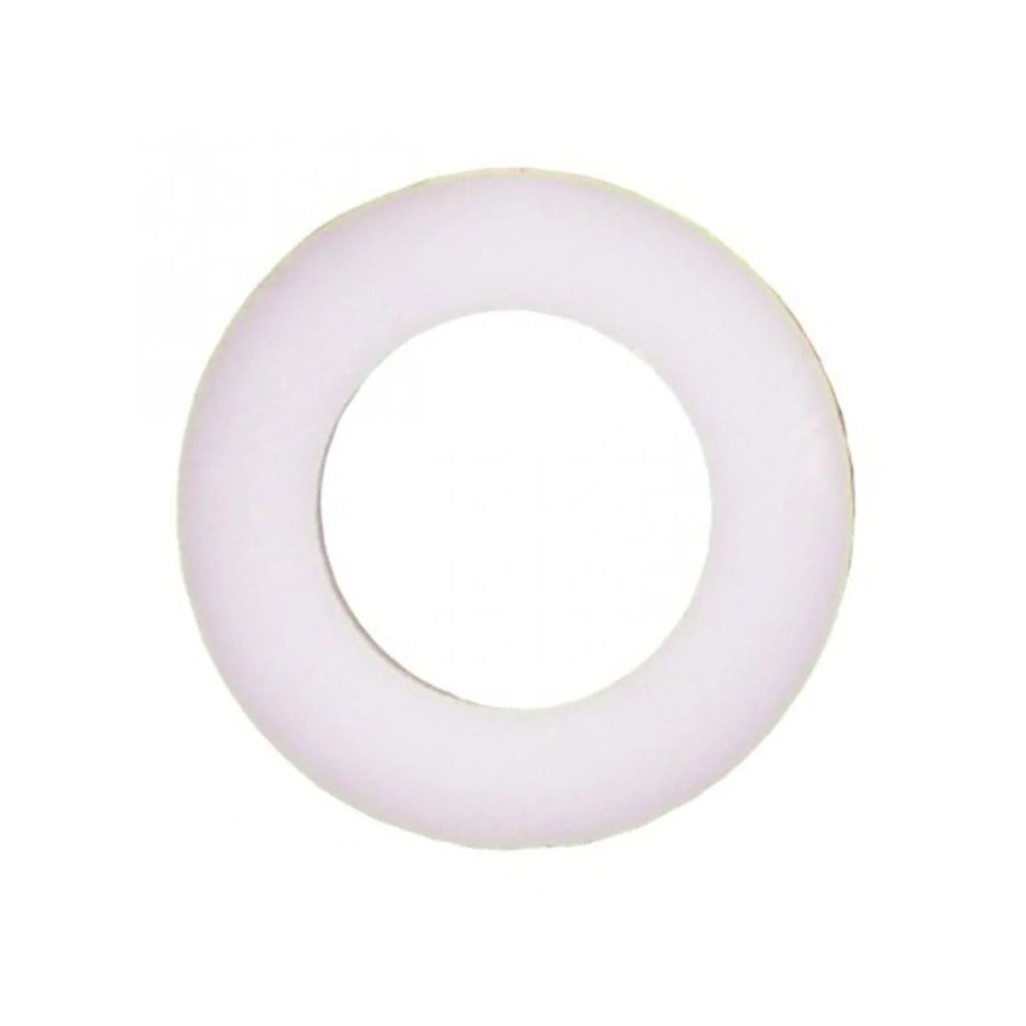 Un anneau blanc avec une ouverture centrale, isolé sur fond blanc.