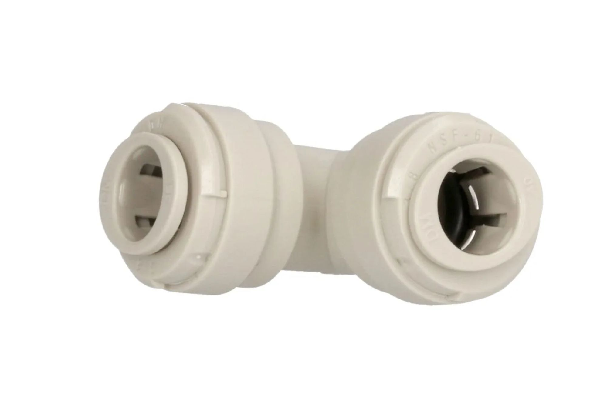Een witte plastic buisconnector met twee uiteinden die in een hoek van 90 graden zijn verbonden.