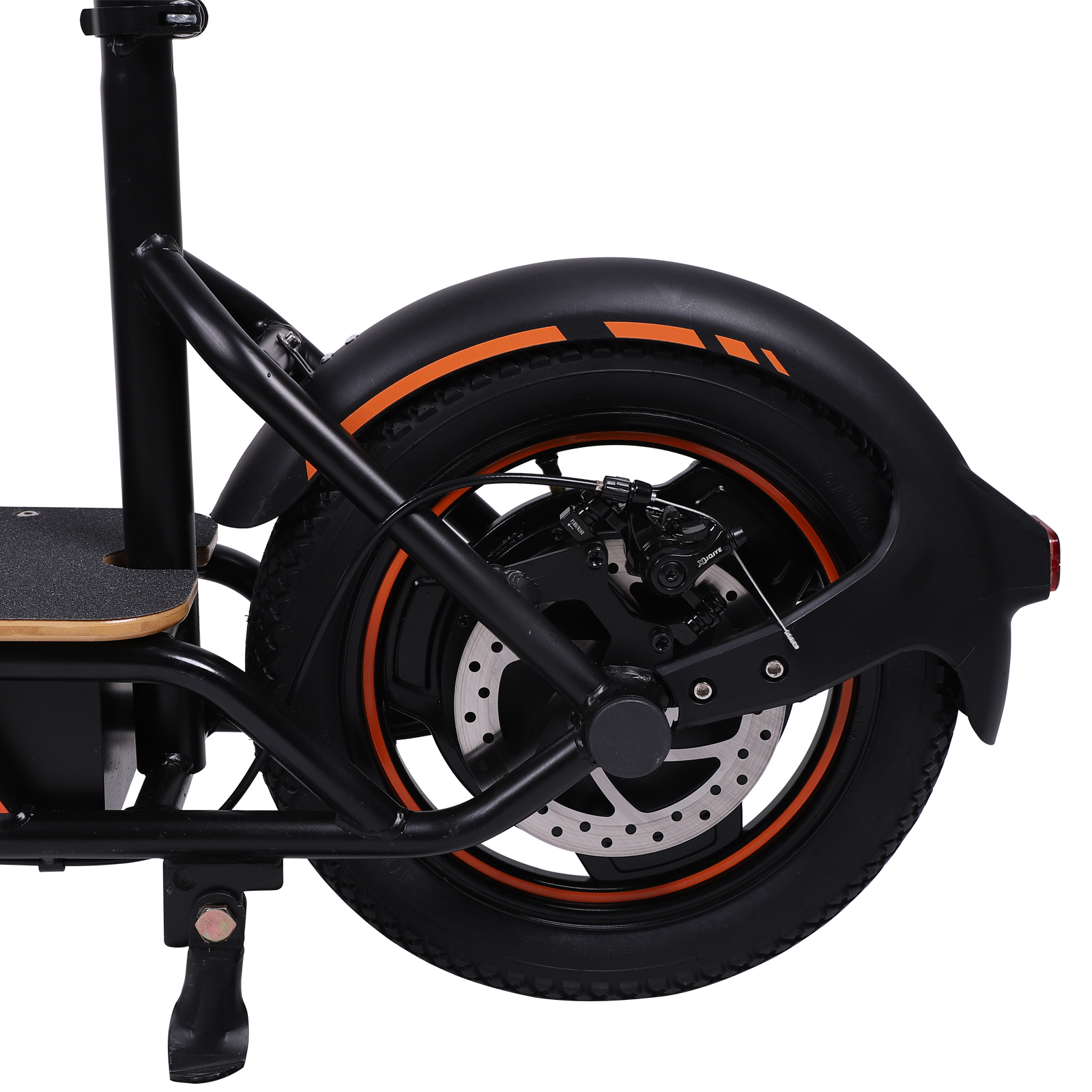 Nahaufnahme des Hinterrads eines Rollers mit Bremsscheibe und orangen Akzenten.