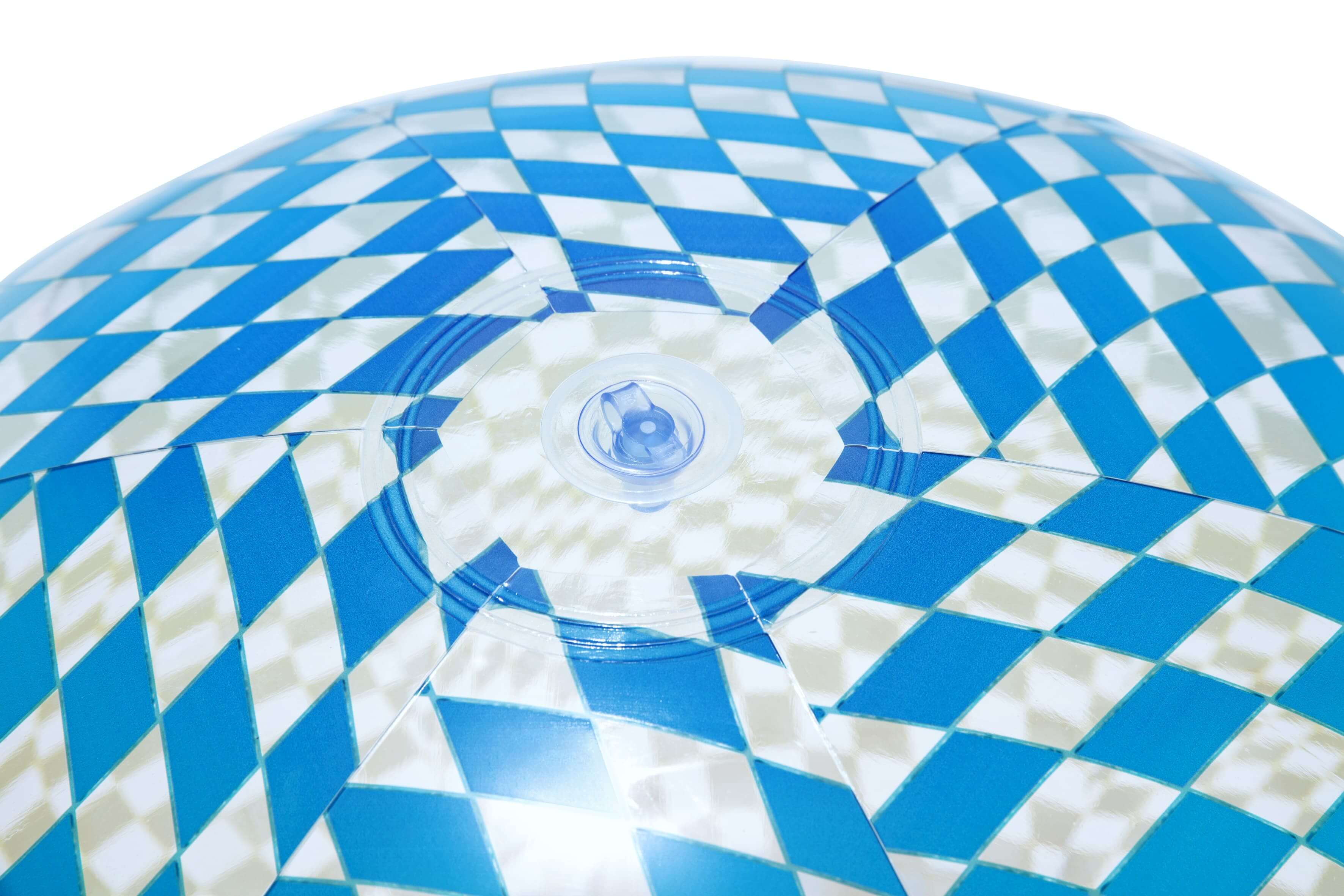 Pallone gonfiabile con motivo a rombi blu e bianchi e una valvola.