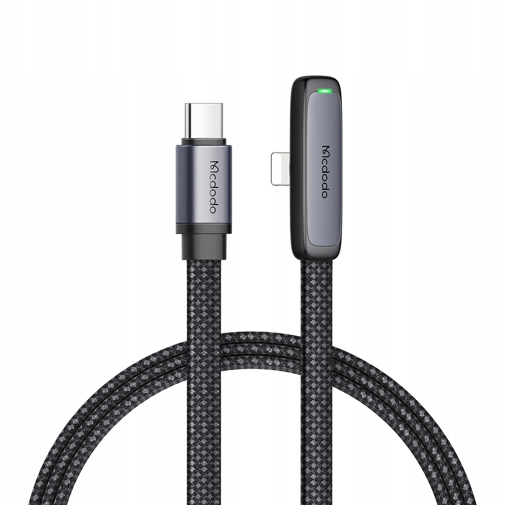 USB-C ve Lightning konektörlü iki şarj kablosu, kablo siyah ve örgülüdür.
