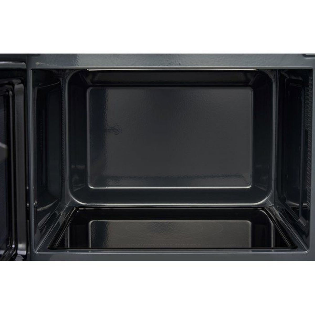 L'interno di un forno a microonde scuro con piatto girevole in vetro.