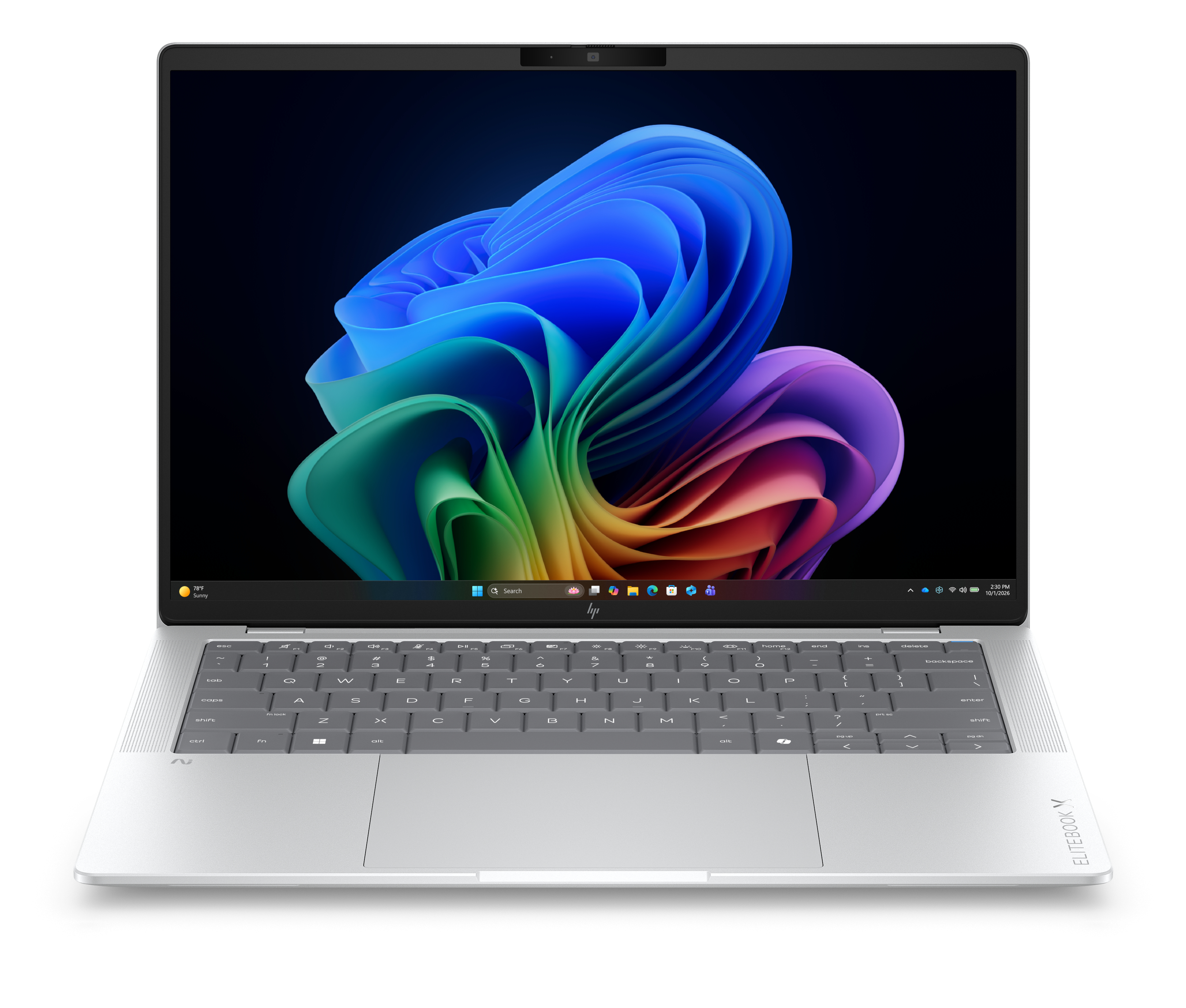 Un laptop argentato mostra uno sfondo colorato, su sfondo bianco.