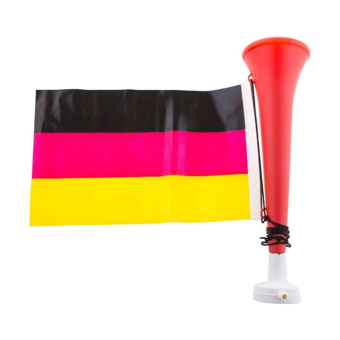 Eine rote Fan-Tröte mit der deutschen Flagge (Schwarz-Rot-Gold) auf weißem Hintergrund.
