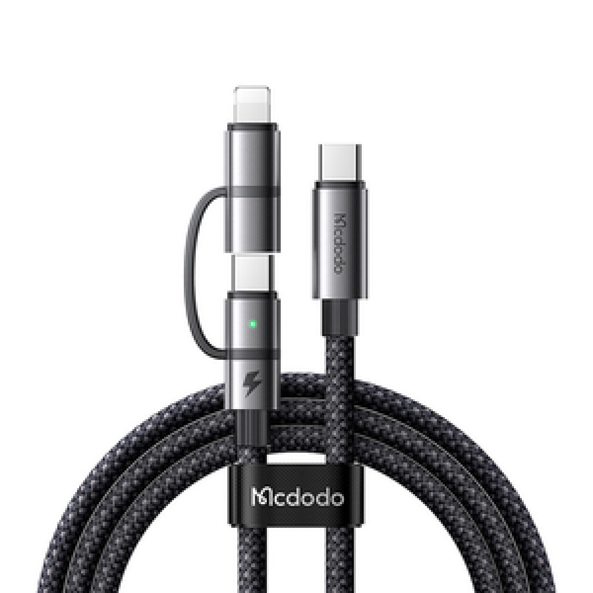 USB-C ve Lightning konektörlü siyah bir Mcdodo şarj kablosu.
