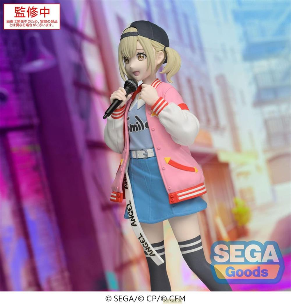 Eine Anime-Figur in pinker Jacke und blauem Rock hält ein Mikrofon, mit Schriftzug 'Angel'.