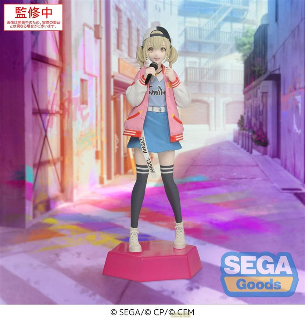 Figur eines Mädchens mit Mikrofon in pinker Jacke, blauem Rock, Strümpfen und Kappe.