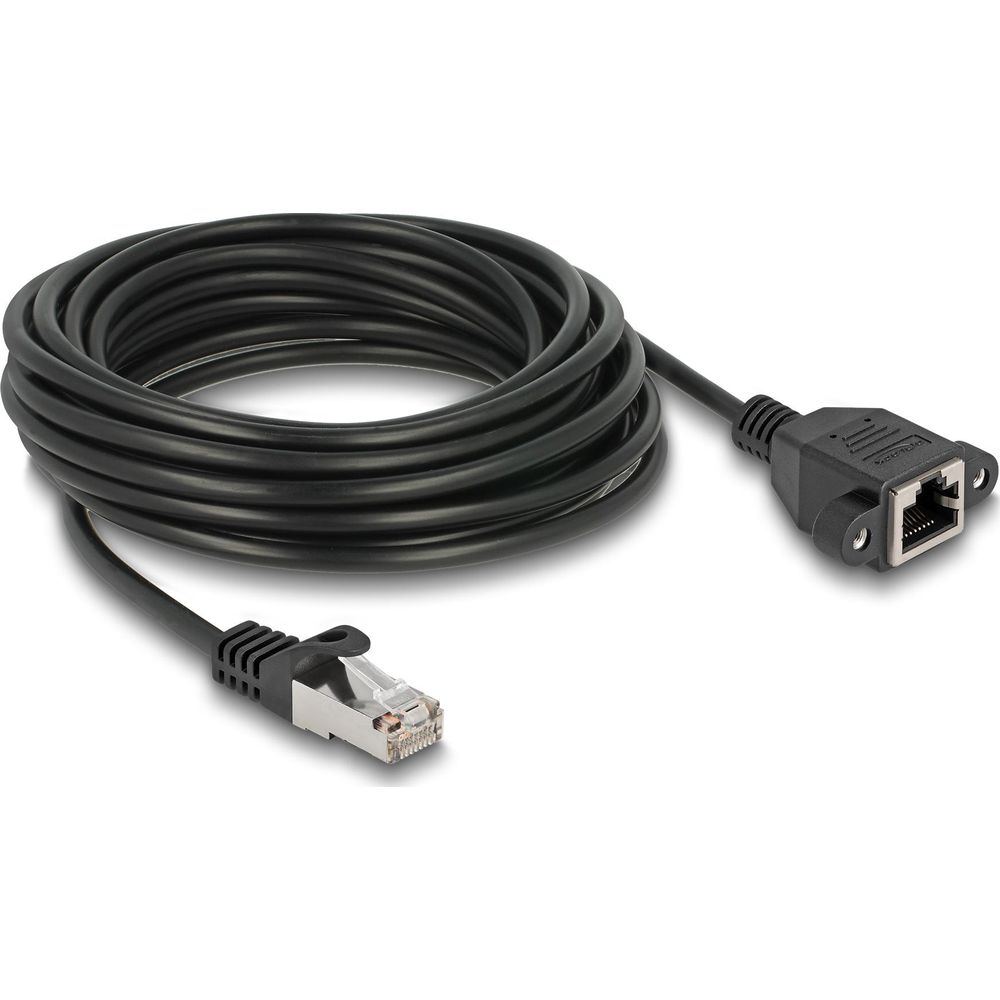 Schwarzes Ethernet-Kabel mit RJ45-Stecker und Buchse, aufgerollt.