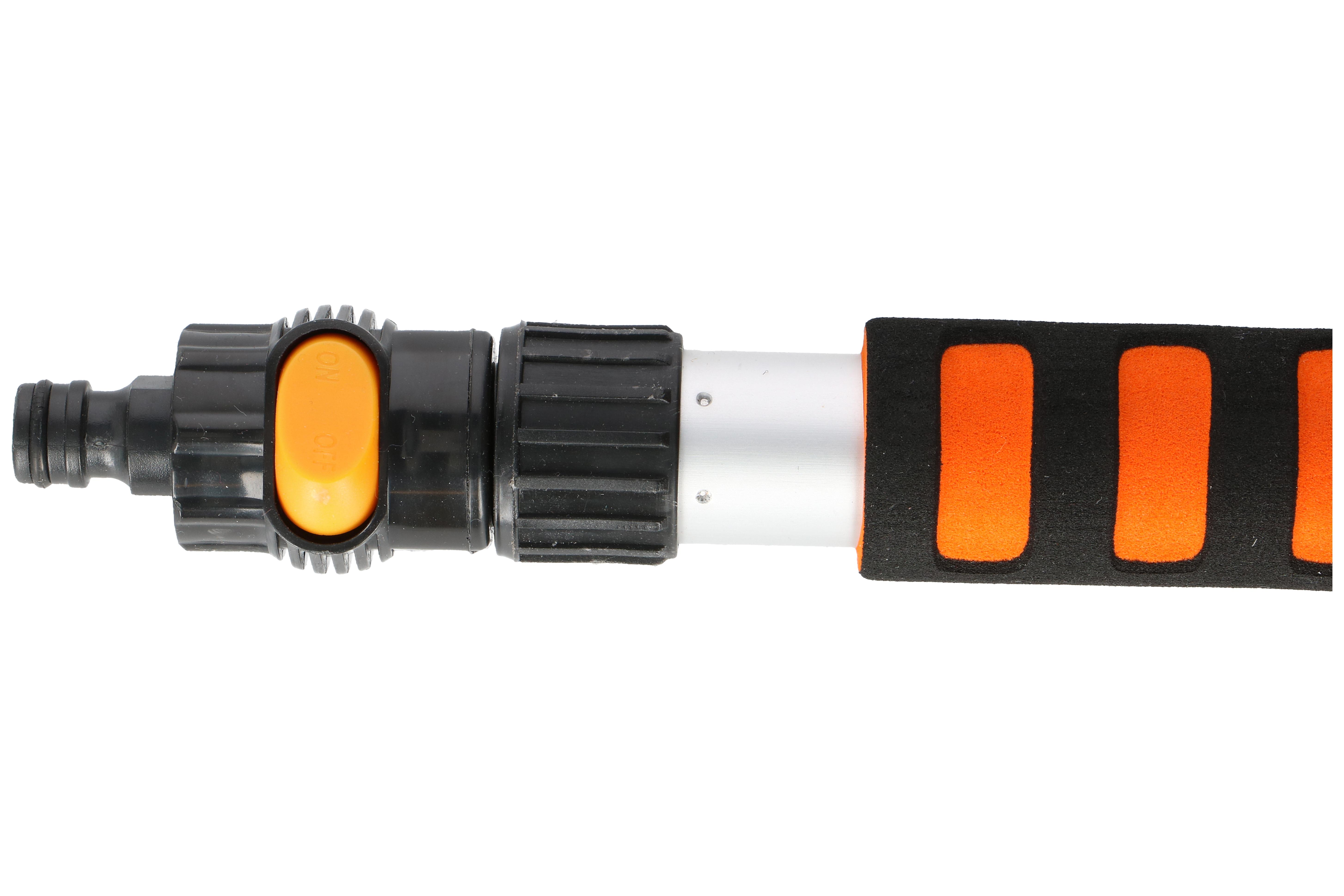 Een zwarte tuinslangconnector met een oranje aan/uit-schakelaar en een handvat.