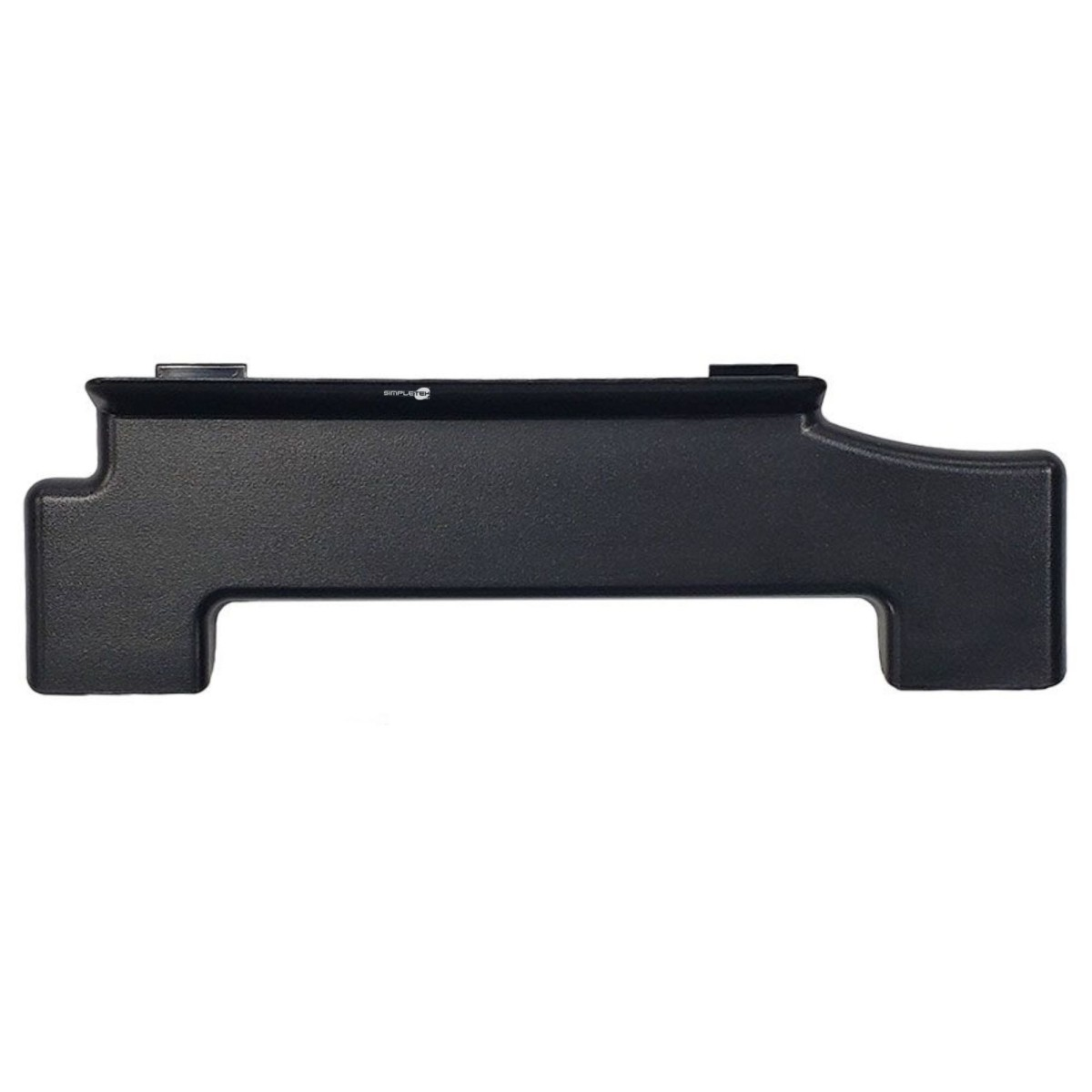 Un pezzo di plastica nero con sporgenze irregolari su sfondo bianco.