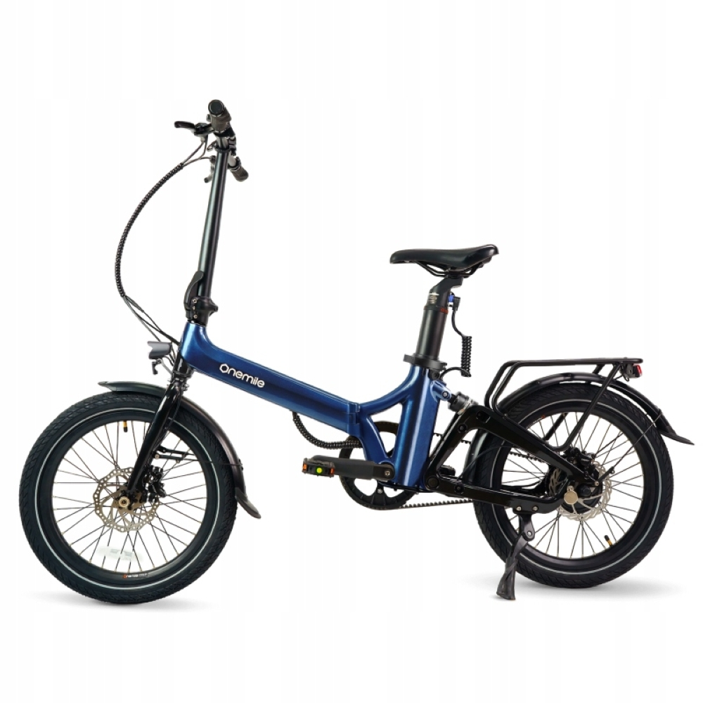 Una bicicleta eléctrica plegable azul con portaequipajes y ruedas negras, sobre fondo blanco.