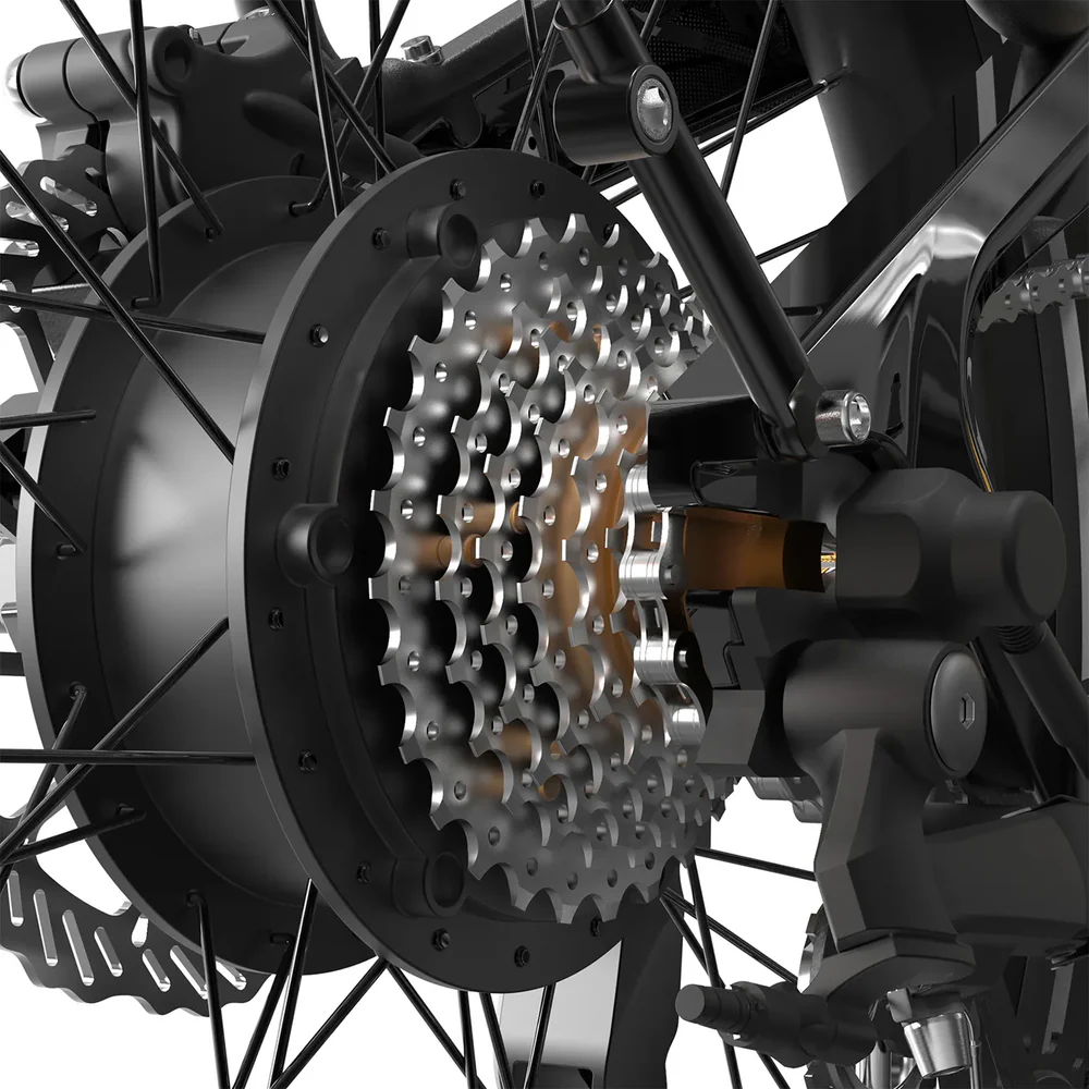 Primer plano de un casete de bicicleta con radios y cuadro.