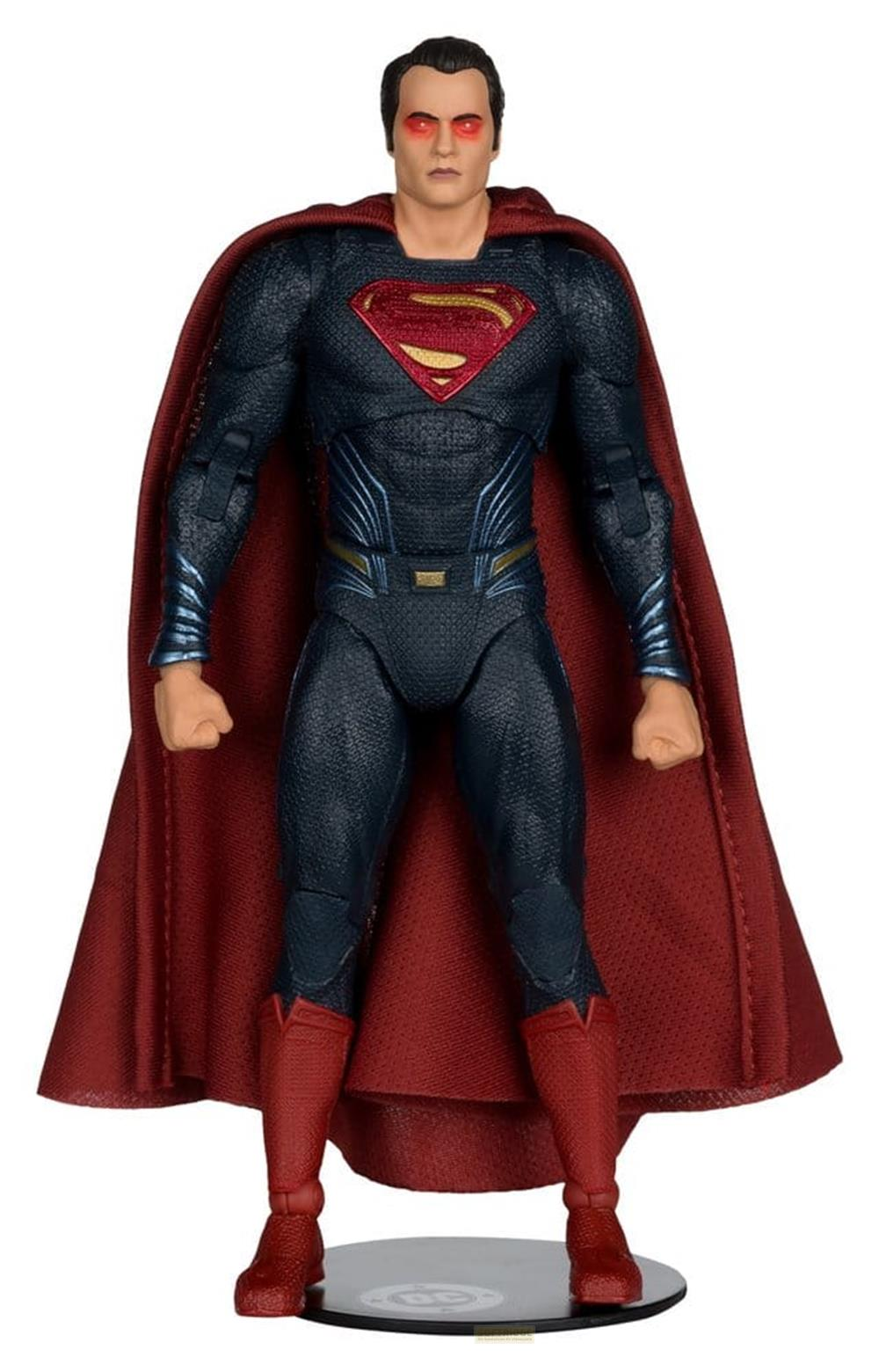 Action figure di Superman con mantello rosso, tuta blu e stivali rossi.
