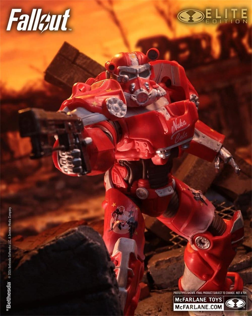 Ein roter Fallout Power-Rüstungs-Actionfigur mit Nuka-Cola-Logo und Waffe.