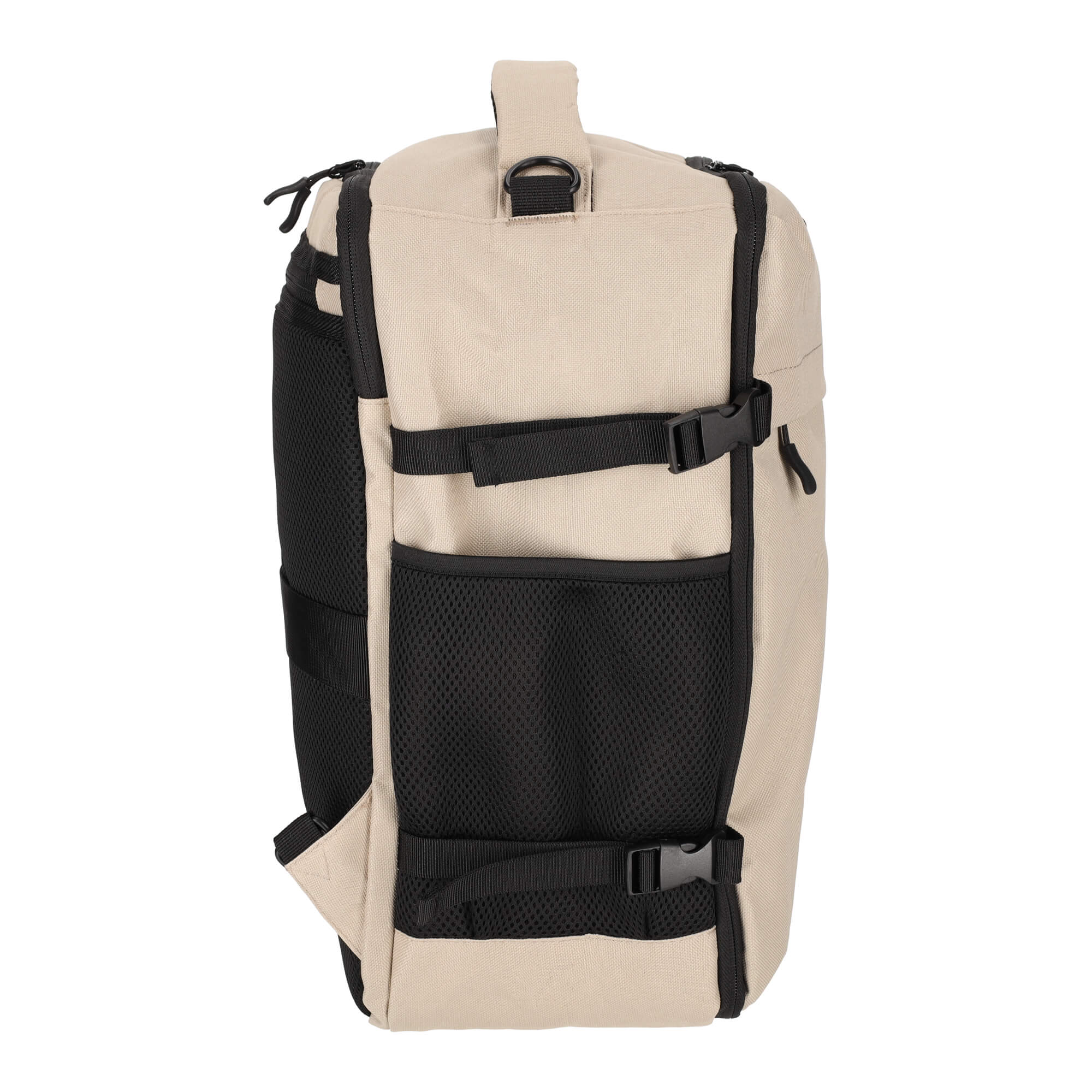 Een beige rugzak met zwarte mesh vakken en gespen.