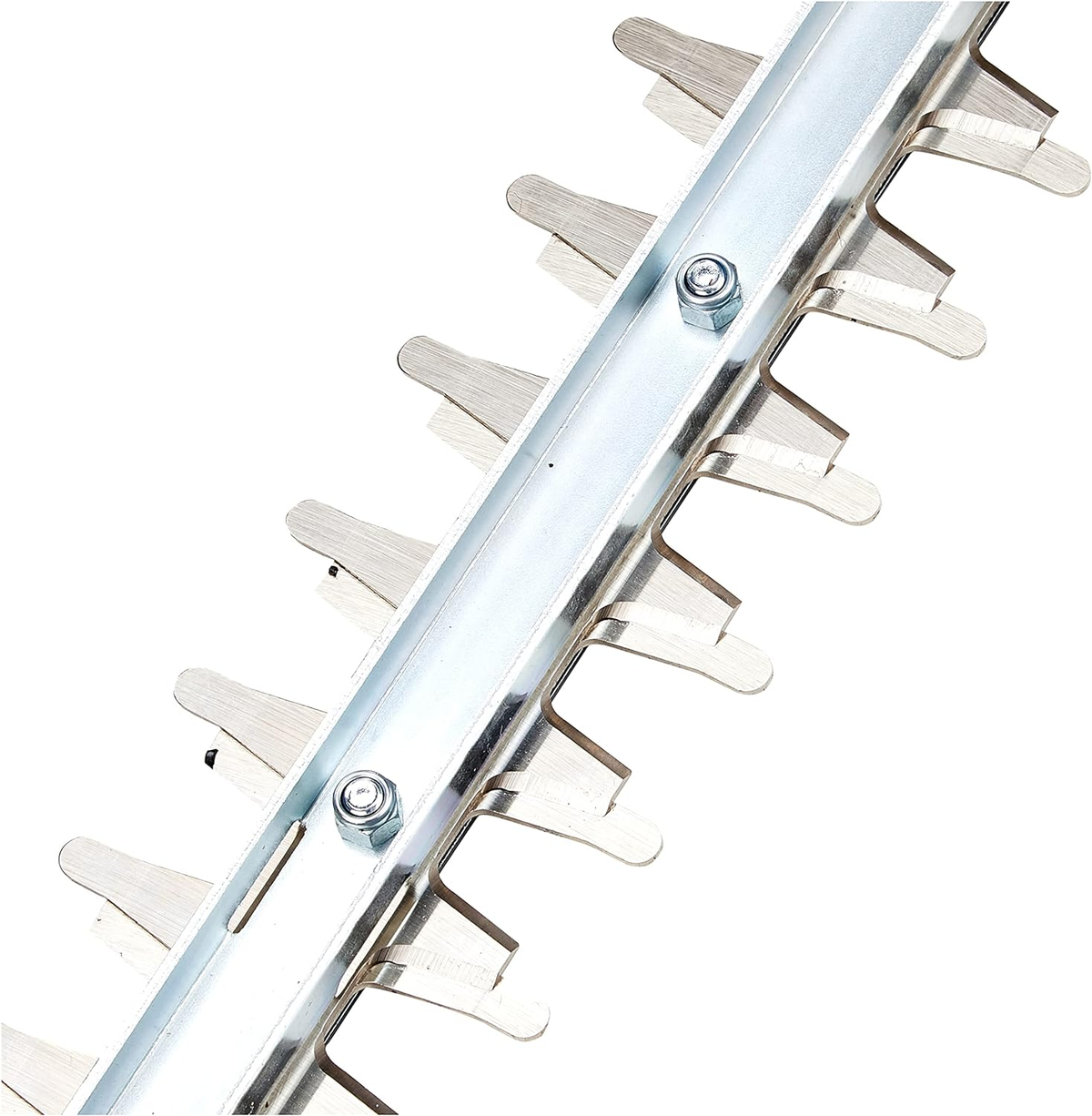 Primo piano di una lama per tagliasiepi con molti denti e bulloni.