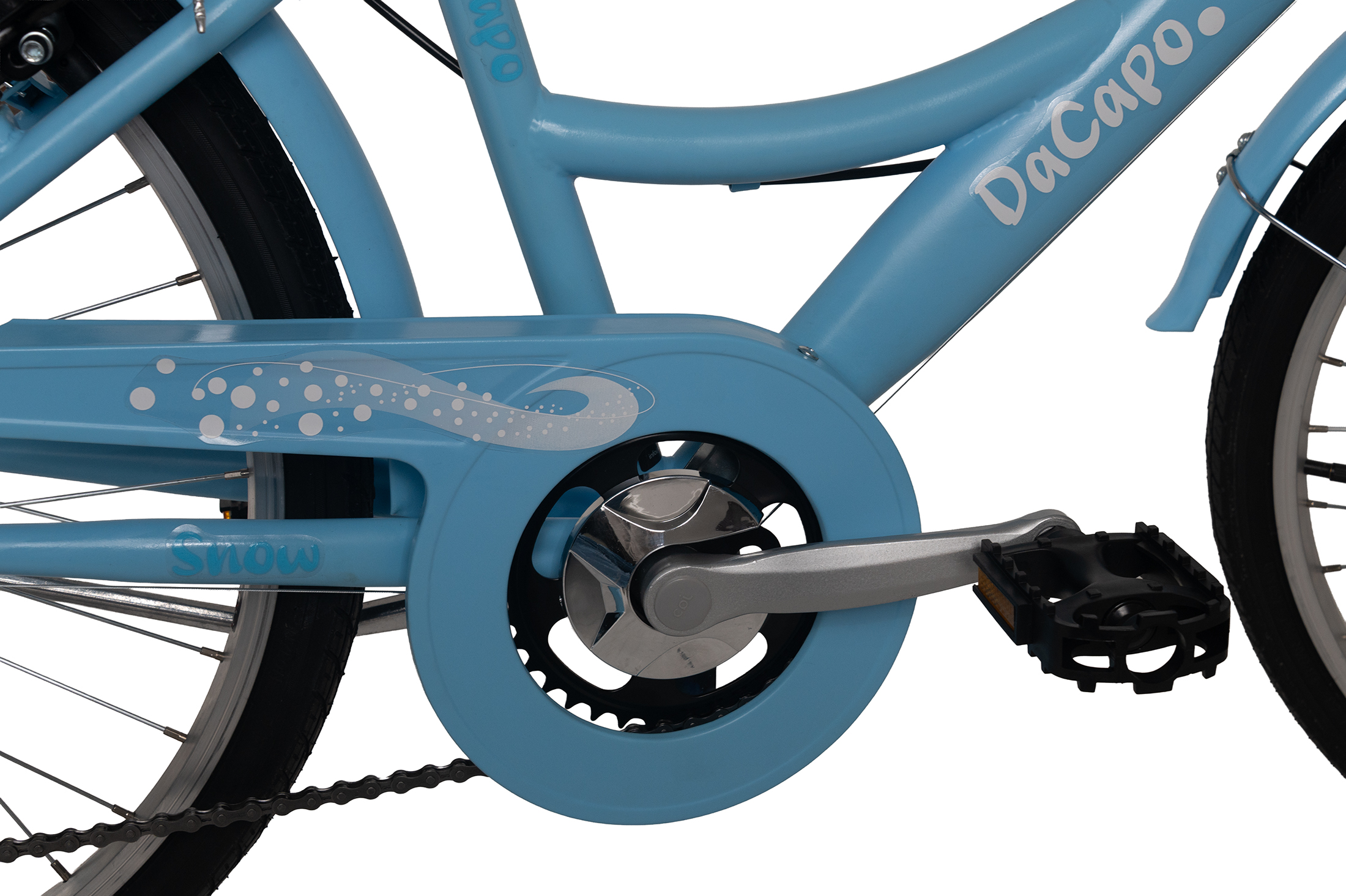 Ein blaues Fahrrad, Detailaufnahme der Kurbelgarnitur, Pedale und Kette.