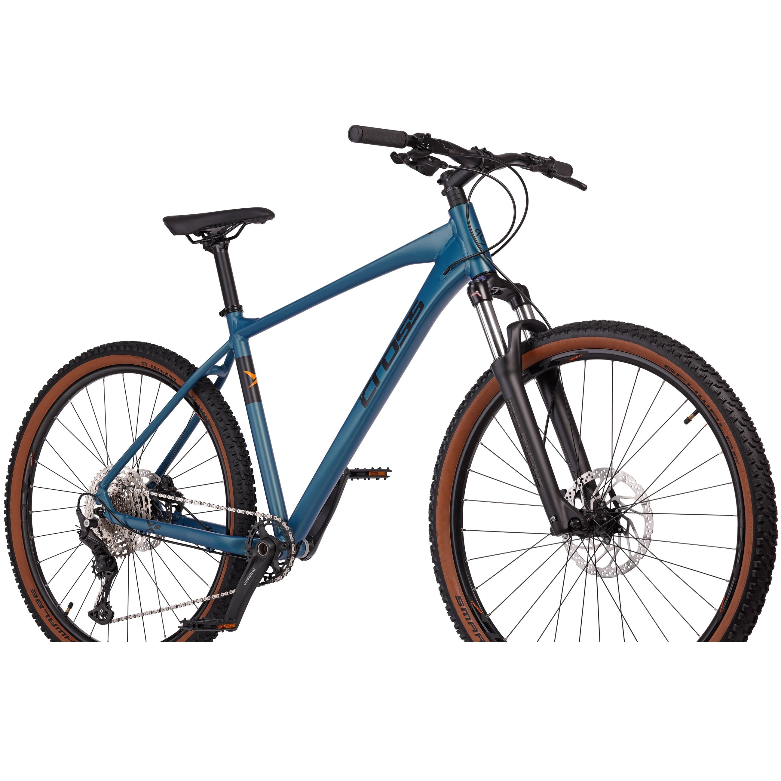 Ein blaues Mountainbike mit braunen Reifen und schwarzem Lenker ist vor weißem Hintergrund zu sehen.
