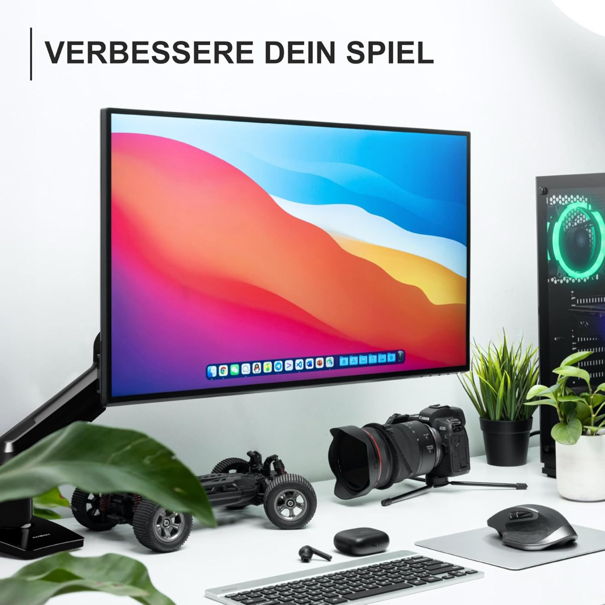 Configuración de escritorio con monitor, computadora, cámara y teclado. Texto: VERBESSERE DEIN SPIEL.