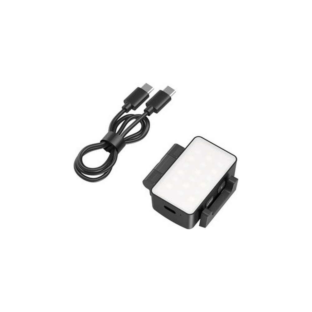 Un câble USB-C noir et un petit panneau lumineux LED éclairé avec support.
