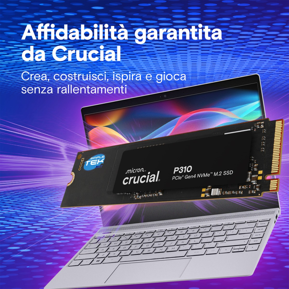 Un SSD Crucial P310 poggia su una tastiera di laptop aperta. Lo schermo mostra un motivo astratto.