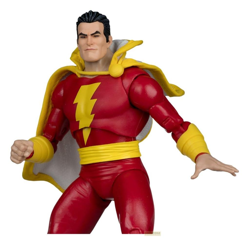 Eine Actionfigur von Shazam in Rot mit gelben Akzenten und einem Blitzsymbol.