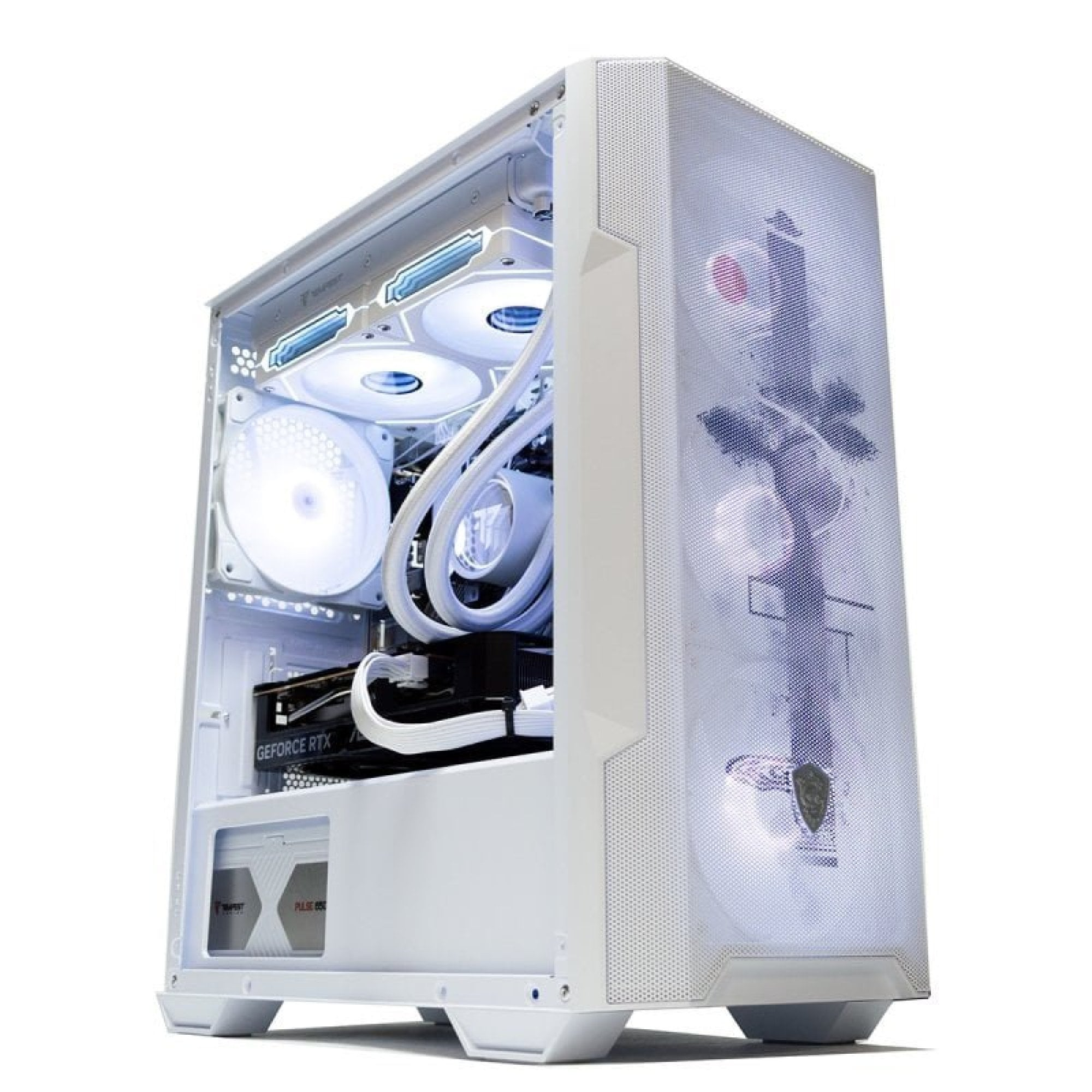 Un PC da gaming bianco con ventole RGB e componenti interni visibili.