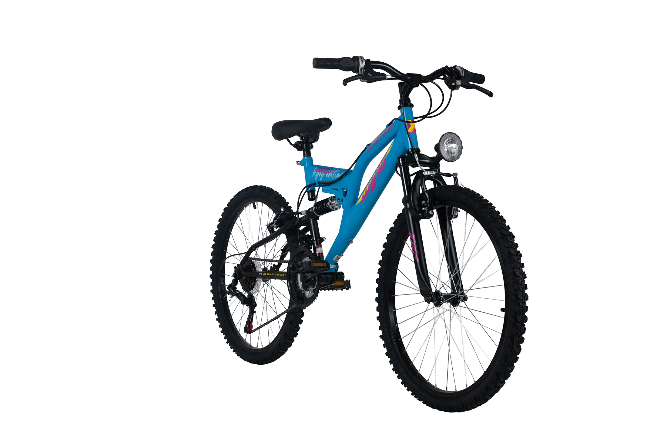 Ein blaues Mountainbike mit schwarzen Reifen, Federung und einem Scheinwerfer.