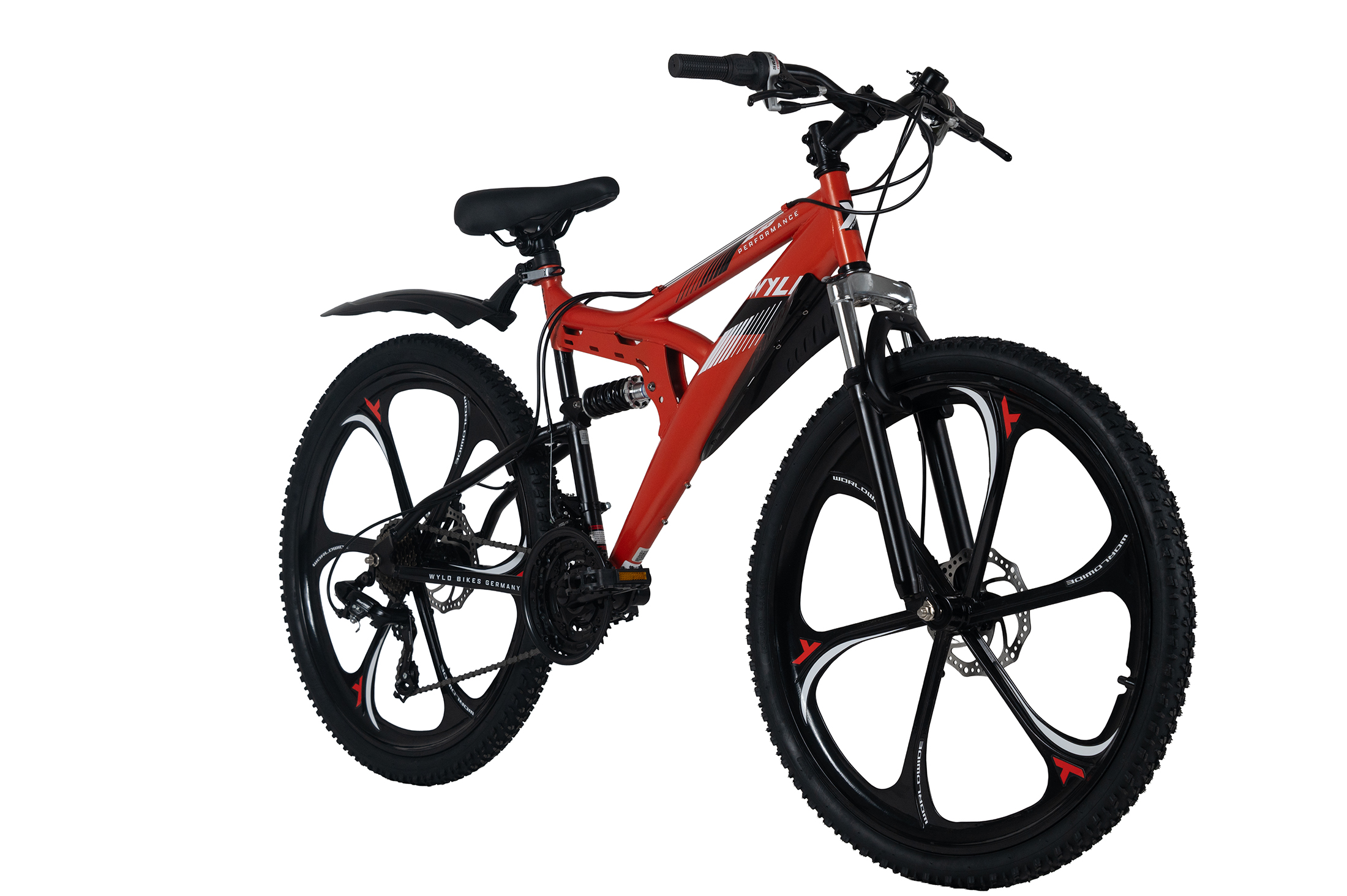 Ein rotes Mountainbike mit schwarzen Felgen und Stoßdämpfern.
